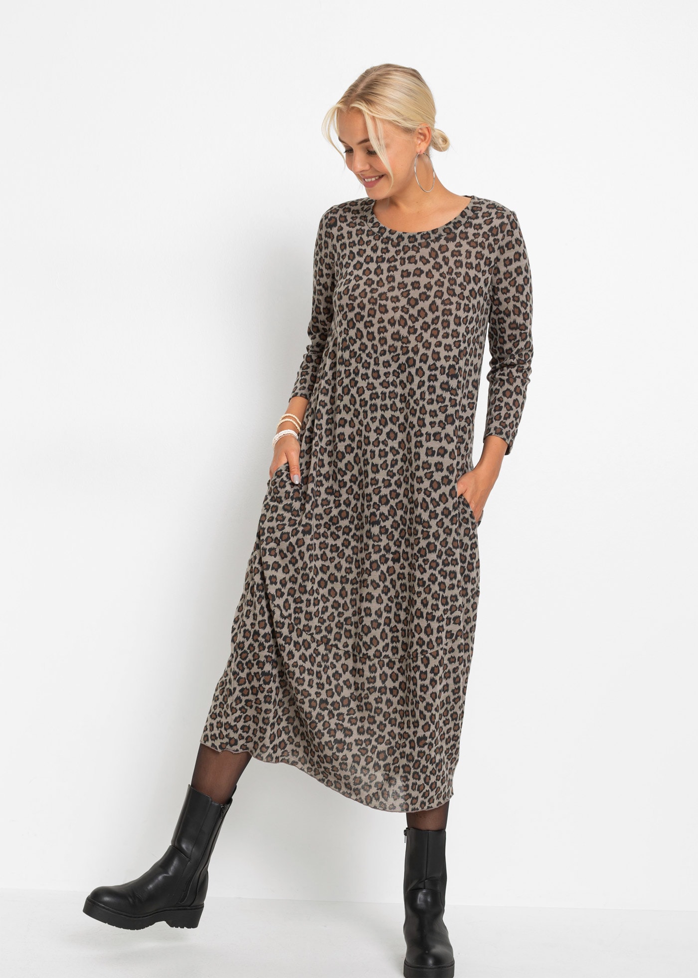Image of bonprix Shirtkleid für Alltag, aus Polyester und Baumwolle, mit O-Shape, in Ballonform