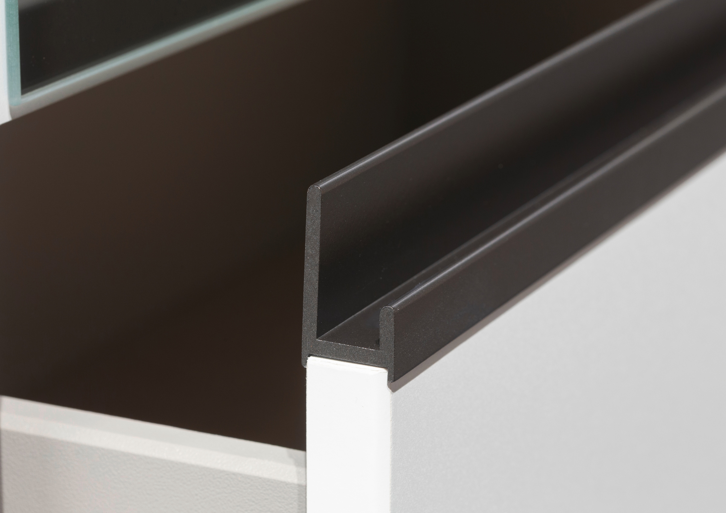 rauch Kleiderschrank »Drehtürenschrank Schrank Garderobe Wäscheschrank COSTA Breite 91 cm« in 3 Ausstattungen BASIC/CLASSIC/PREMIUM,  Breite 91 cm grifflose Front mit Push-to-Open Funktion MADE IN GERMANY