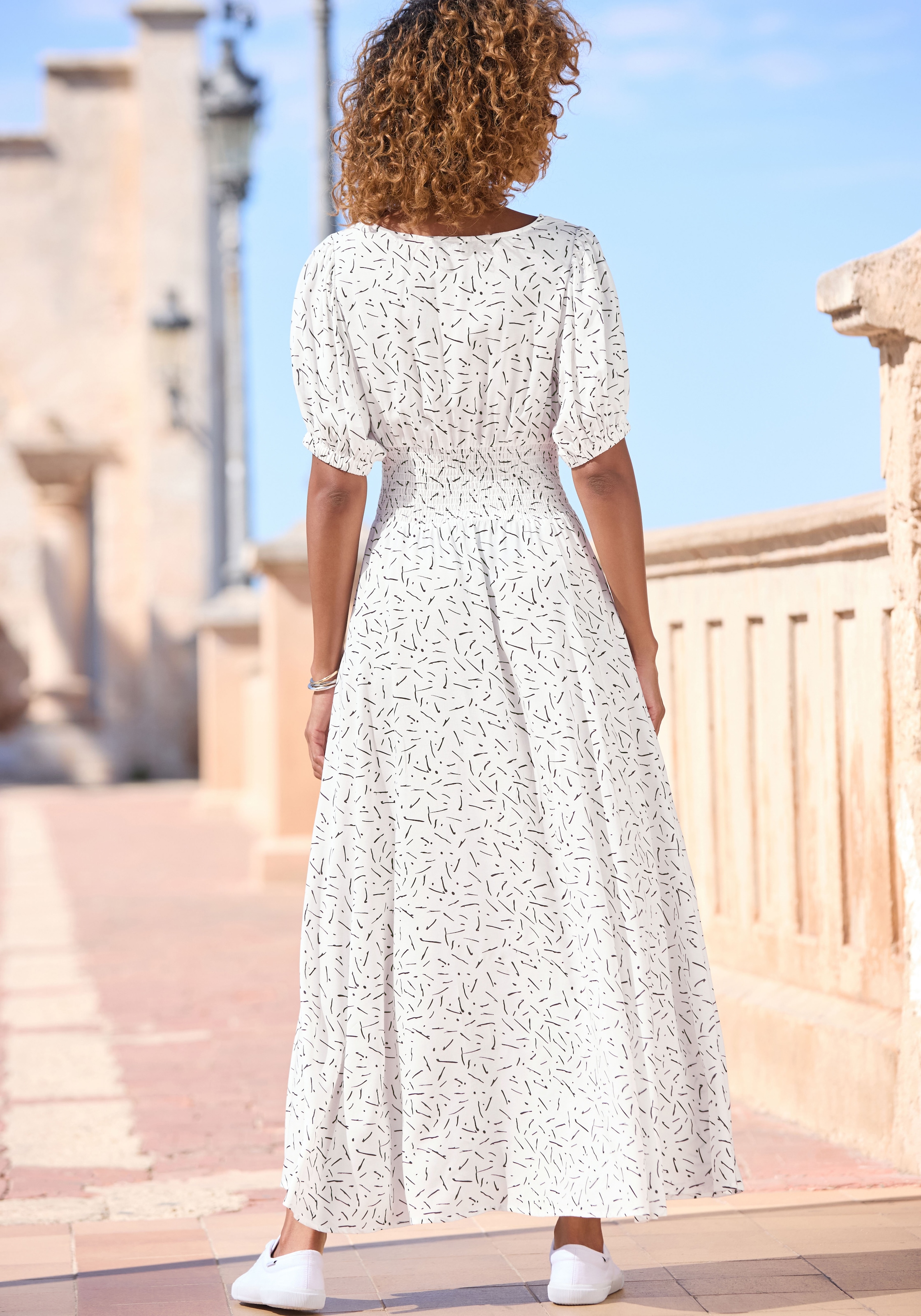 LASCANA Maxi robe »mit Alloverdruck und V-Ausschnitt aus Webware« Sans poches robe d'été à manches bouffantes, robe tissée élégante, robe de plage