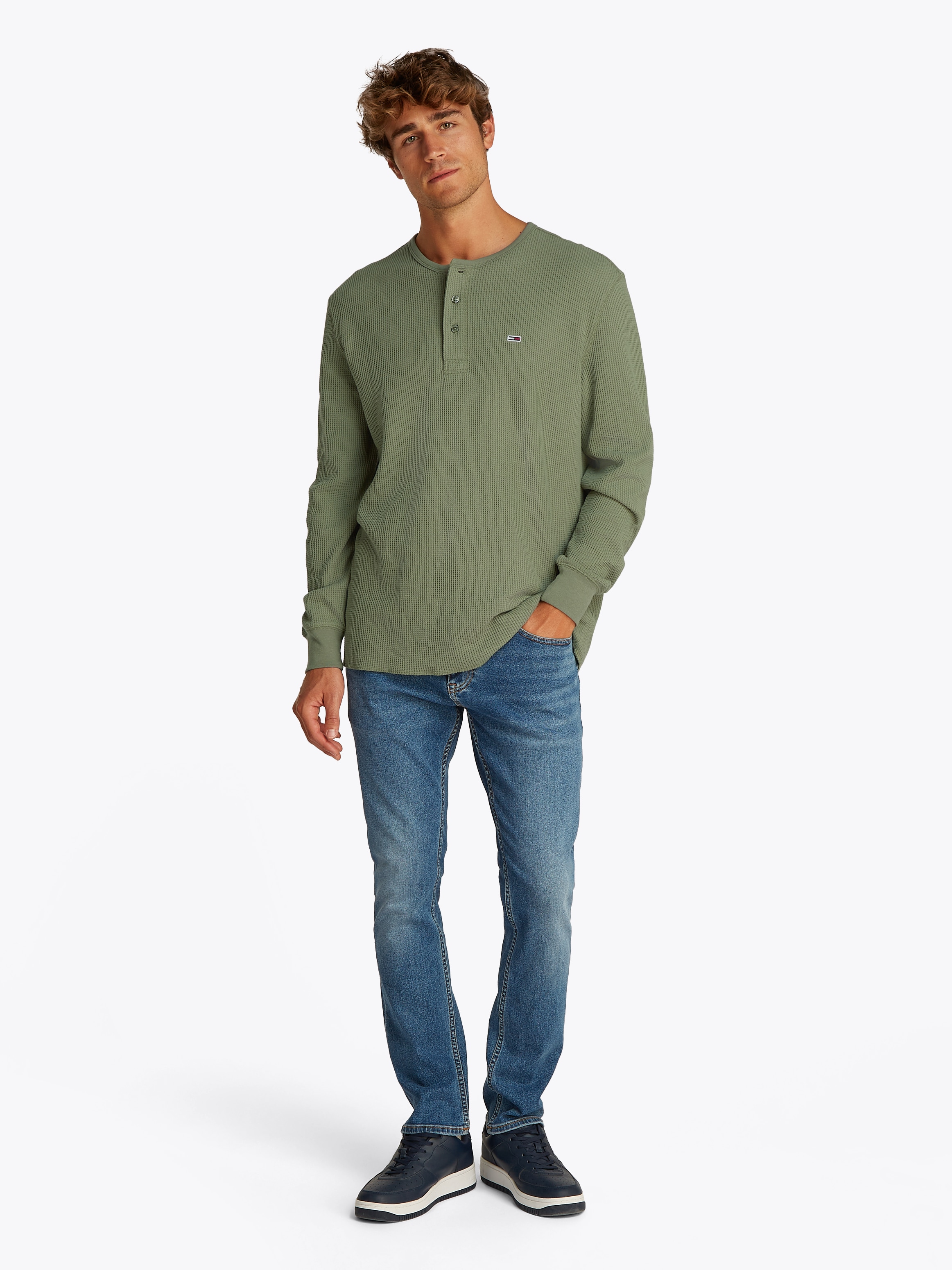 Tommy Jeans Henleyshirt »TJM REG WAFFLE HENLEY LS TEE« mit leichter Struktur