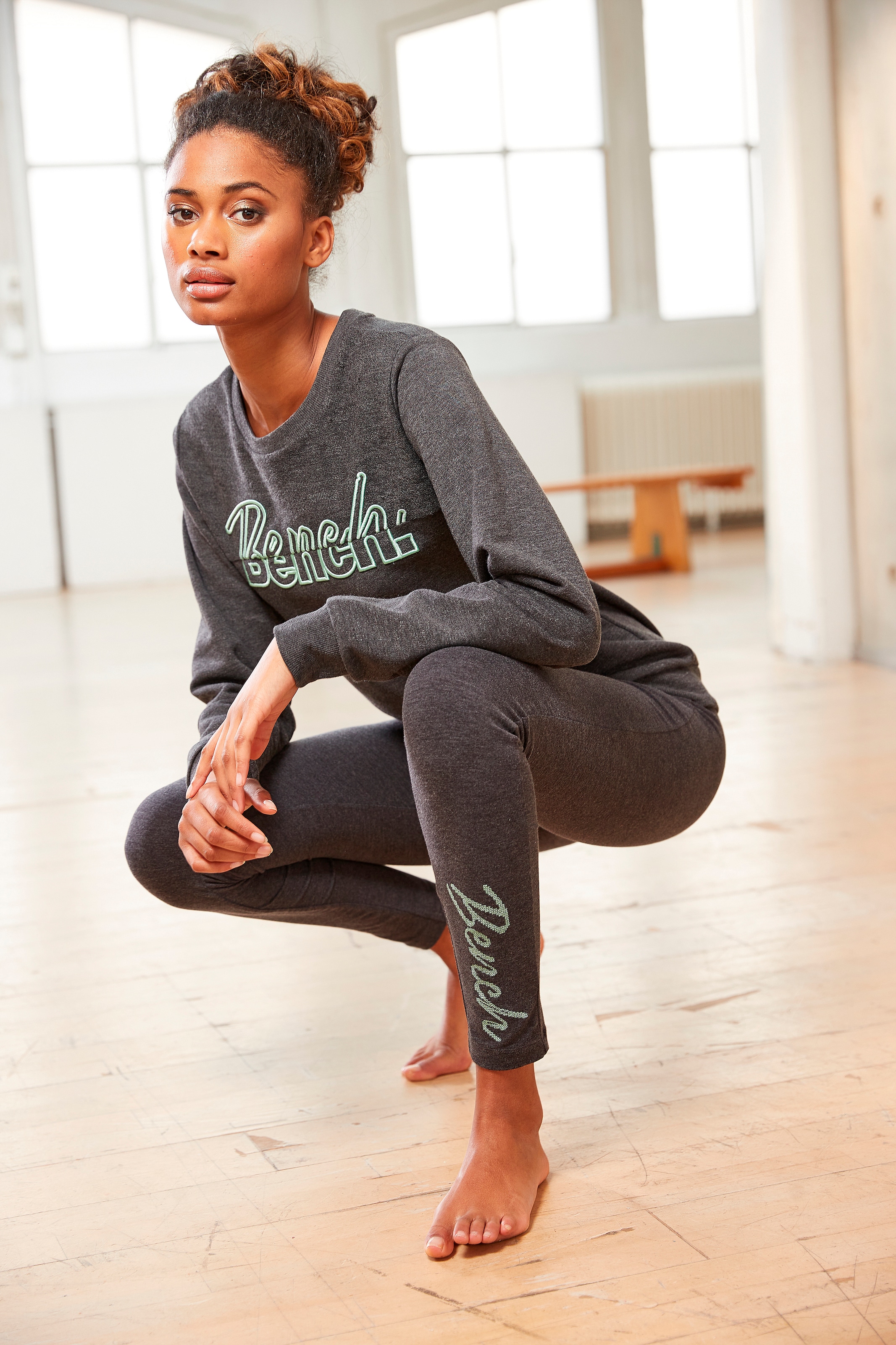 Bench. Sweatshirt, mit Logostickerei, Loungeanzug