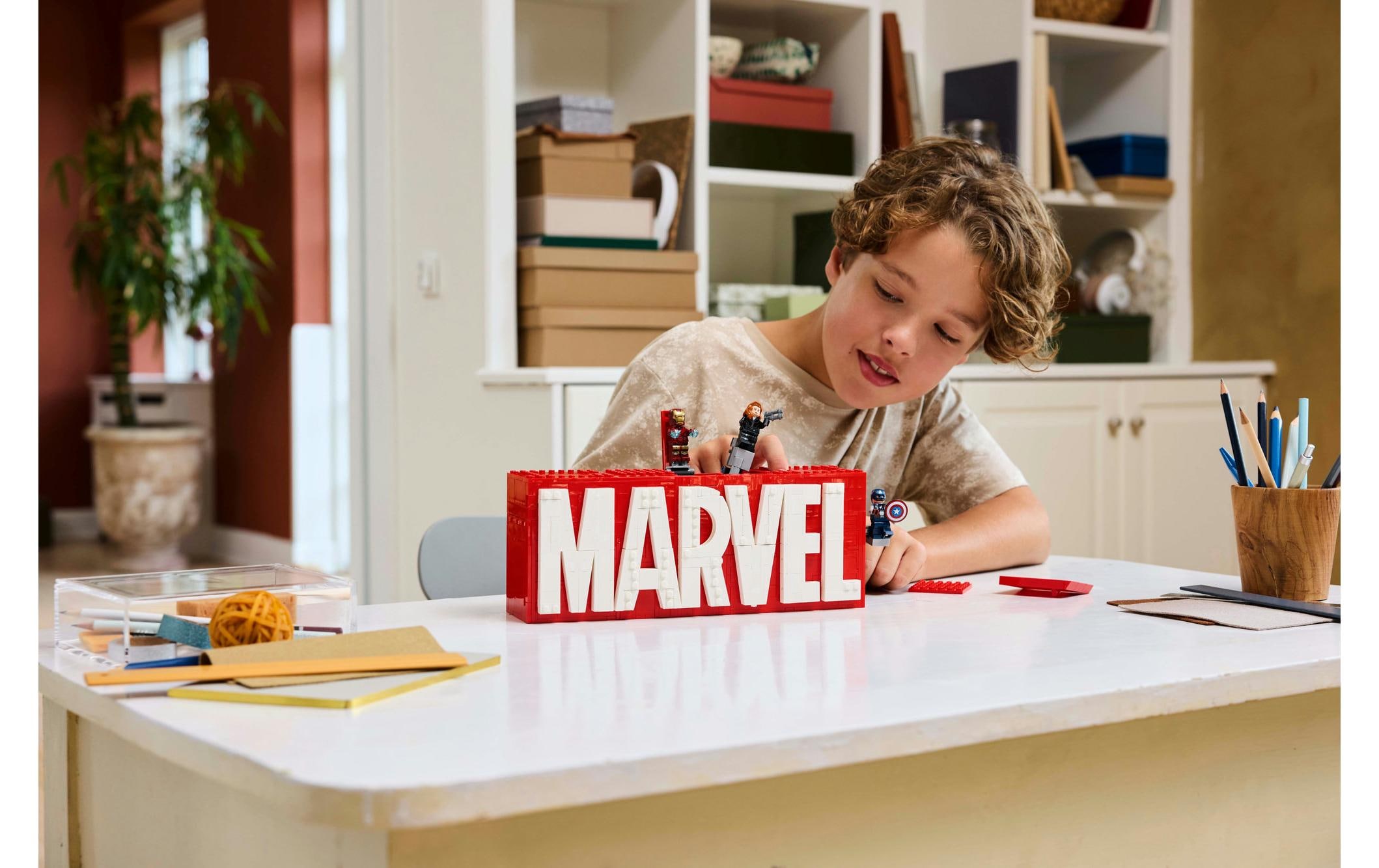 LEGO® Spielbausteine »Marvel Logo und Minifiguren 76313«