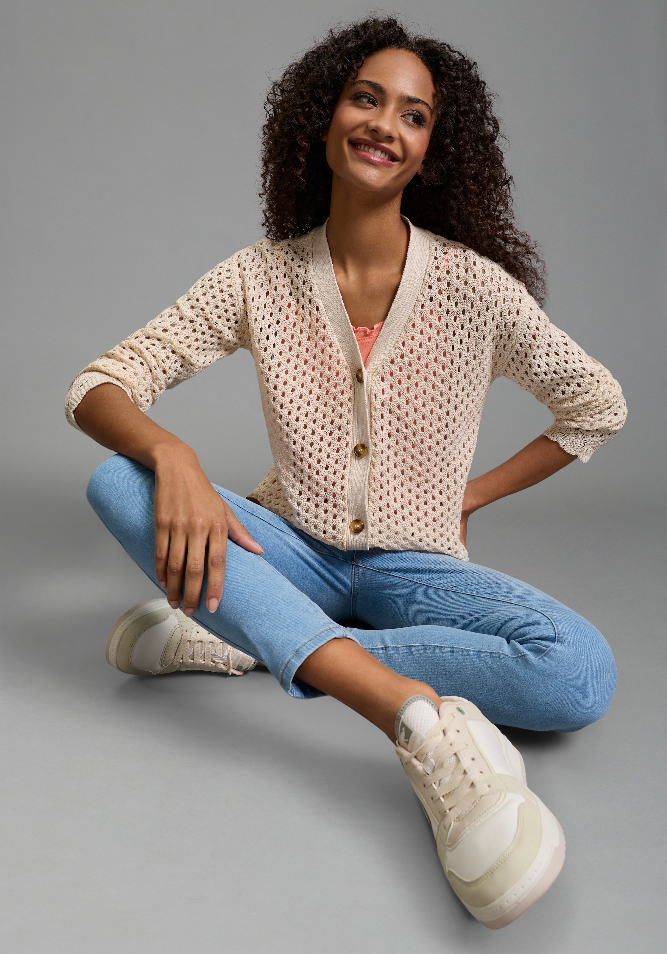 KangaROOS Veste en tricot ajouré casual Stil, Langarm, bequeme Passform, Ajourstrick