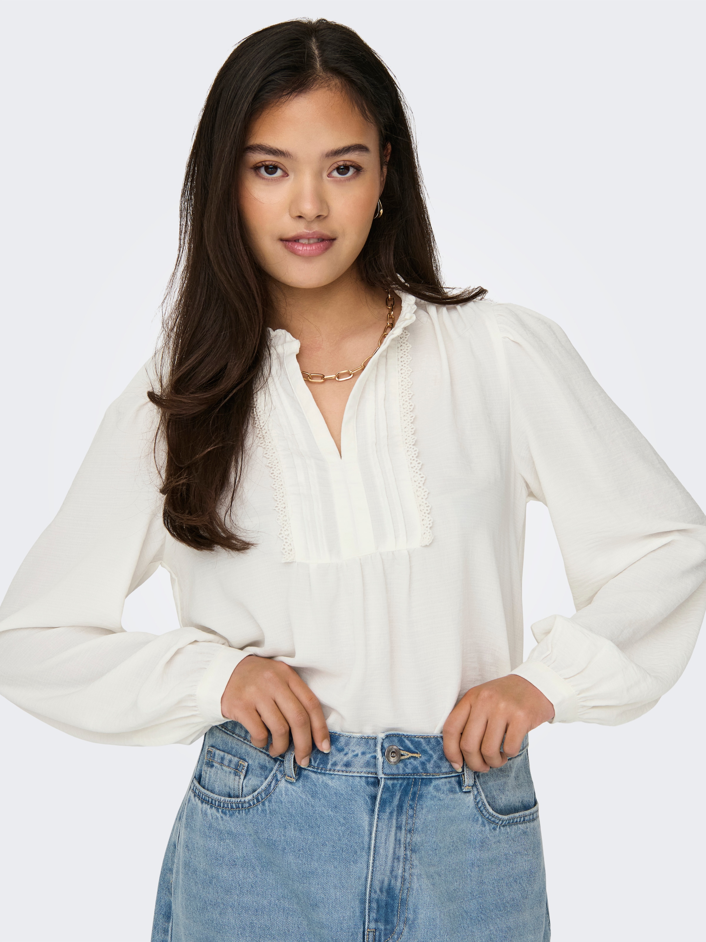 Image of JDY Langarmbluse "JDYRACHEL LIFE L/S PINTUCK TOP WVN NOOS" im romantischen Look mit Spitzenbordüre