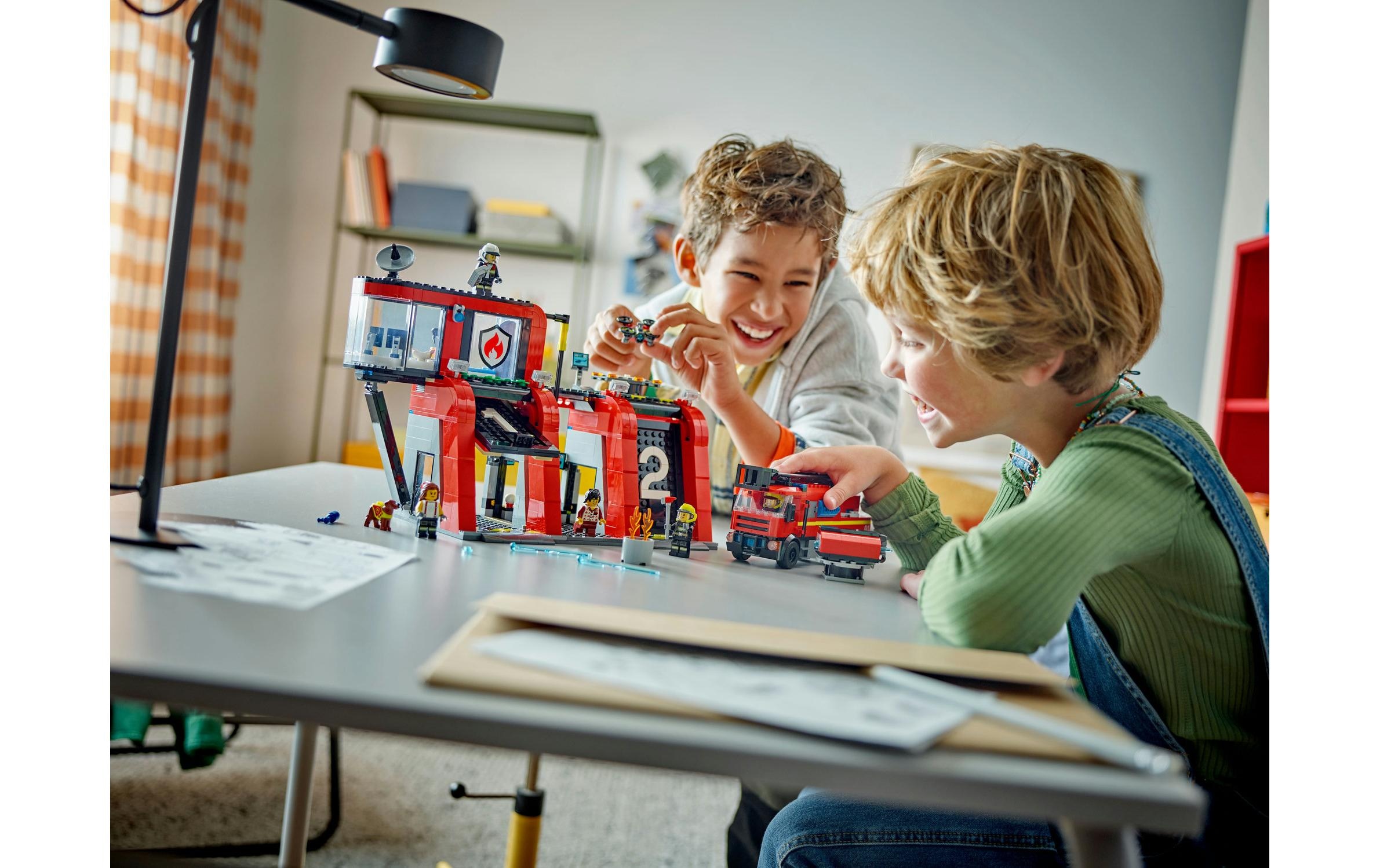 LEGO® Spielbausteine »Feuerwehrstation mit Drehleiterfahrzeug 60414«, (843 St.)