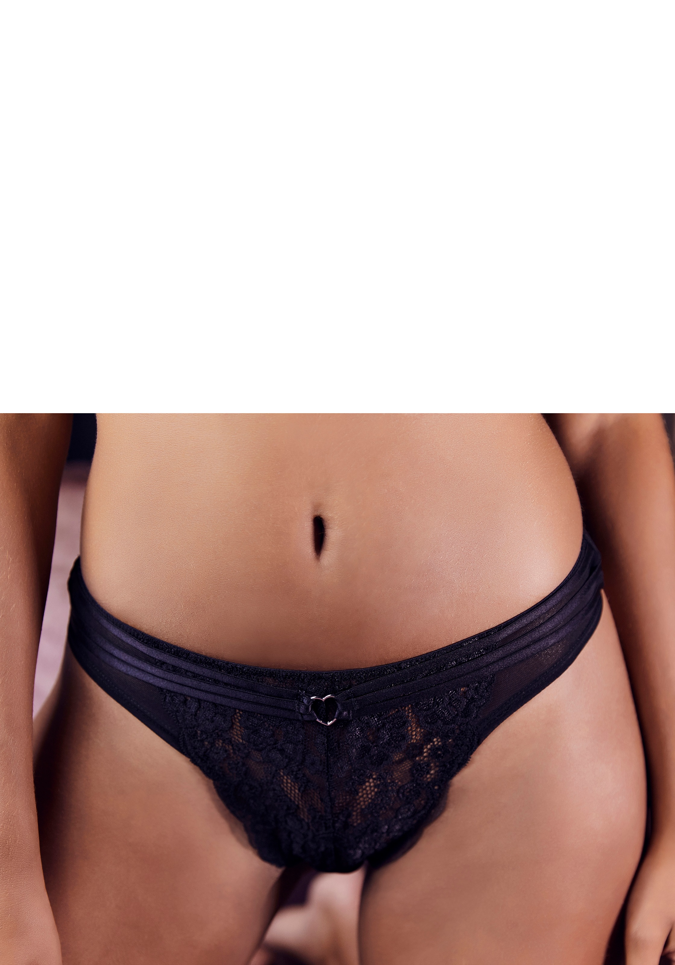 Image of Vivance Stringpanty »Francesca«, mit feinem Herzaccessoire bei Ackermann Versand Schweiz