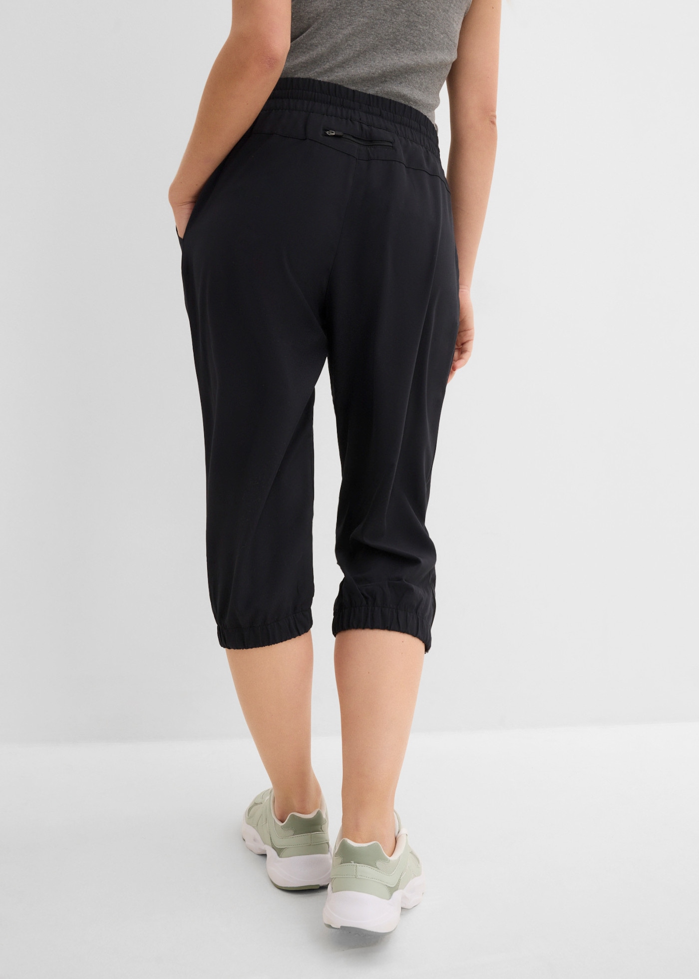 bonprix Funktionshose  in 7/8 länge, Seitenschlitze mit Zipper, Reissverschlusstasche hinten