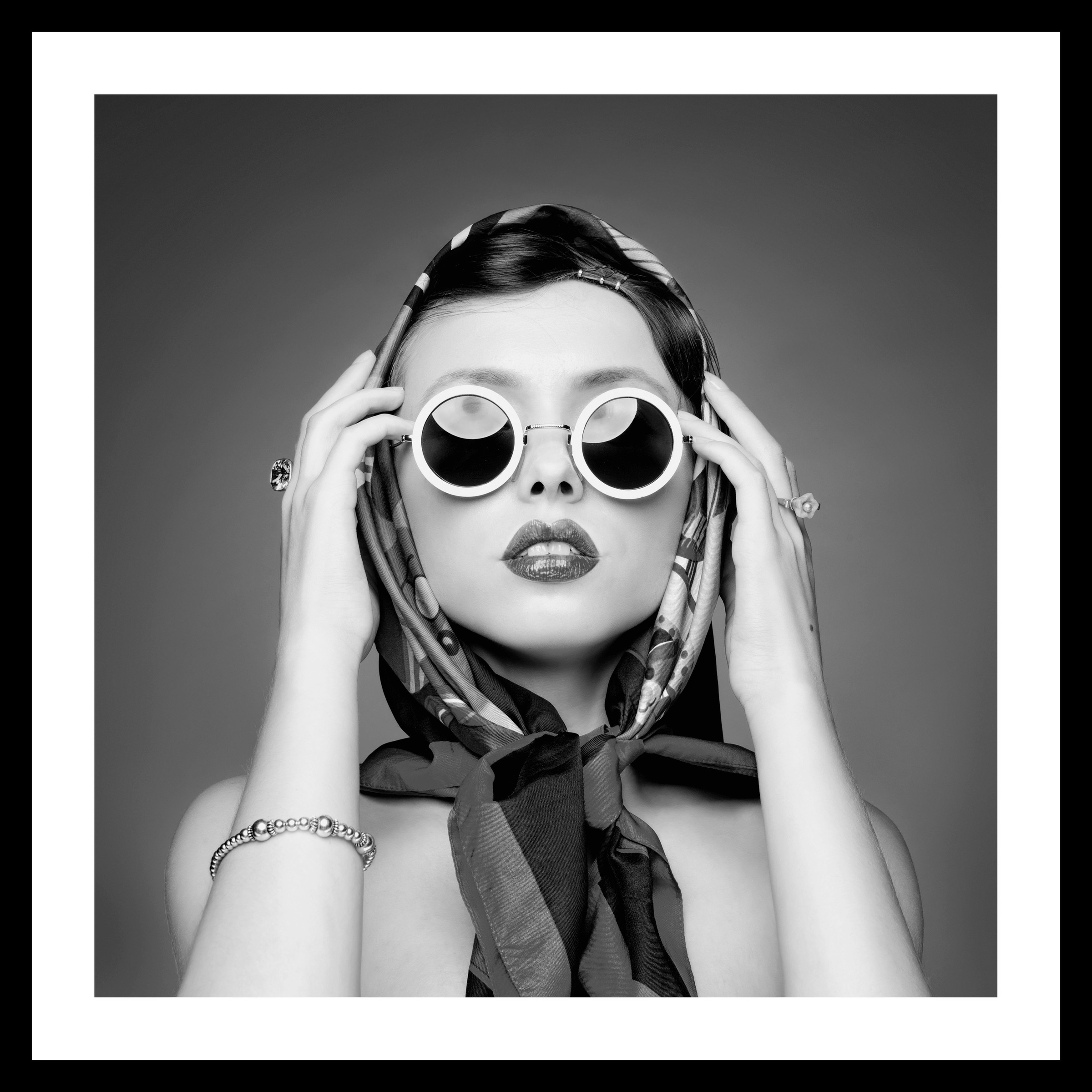 Image of Spiegelprofi GmbH Bild »Gesicht«, hochwertiger Kunstdruck, Rahmen schwarz bei Ackermann Versand Schweiz