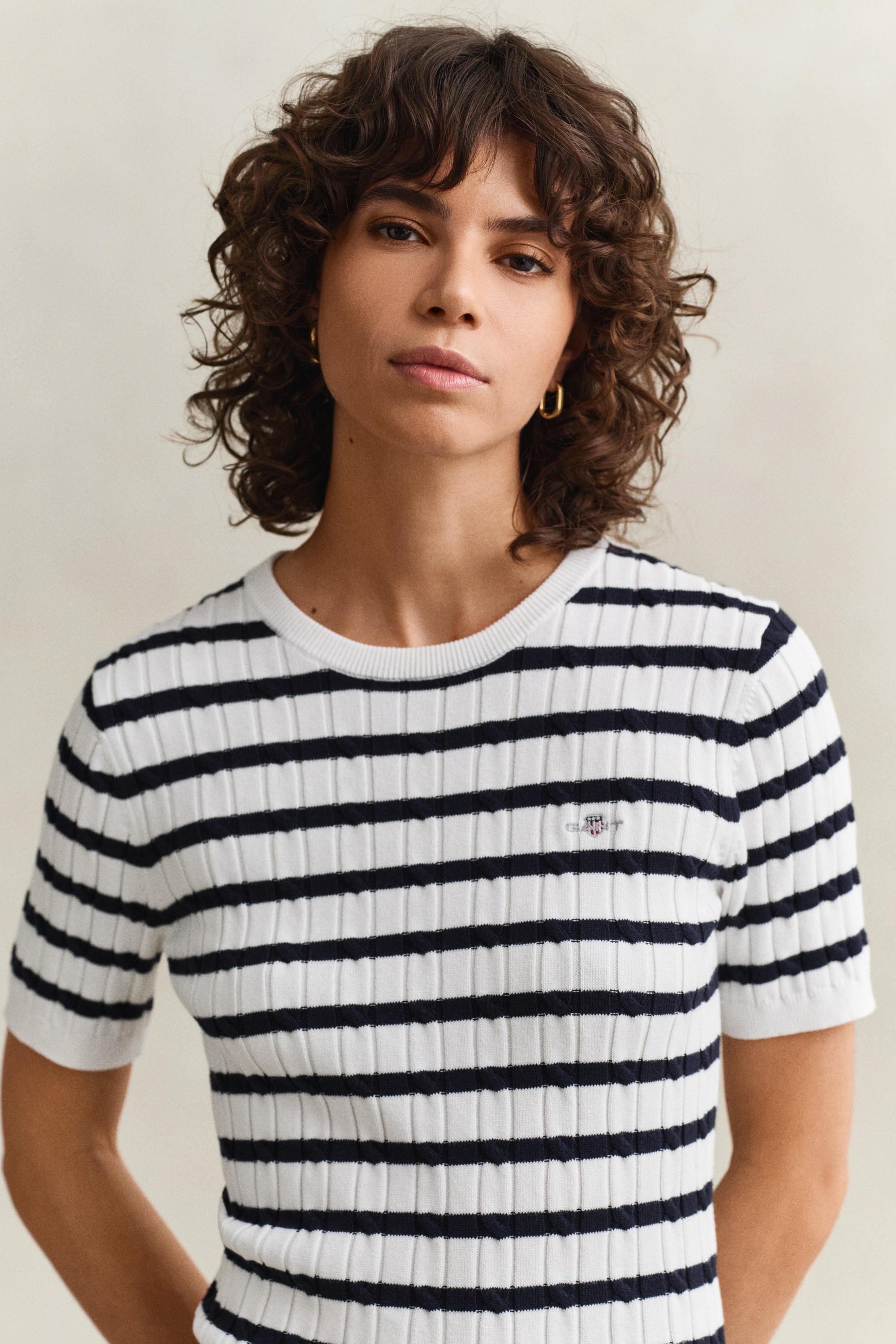 Gant Pull à manches courtes »STRETCH COTTON CABLE STRIPE SS« Gestreifter Zopfstrick, Rundhals, Schmale Passform