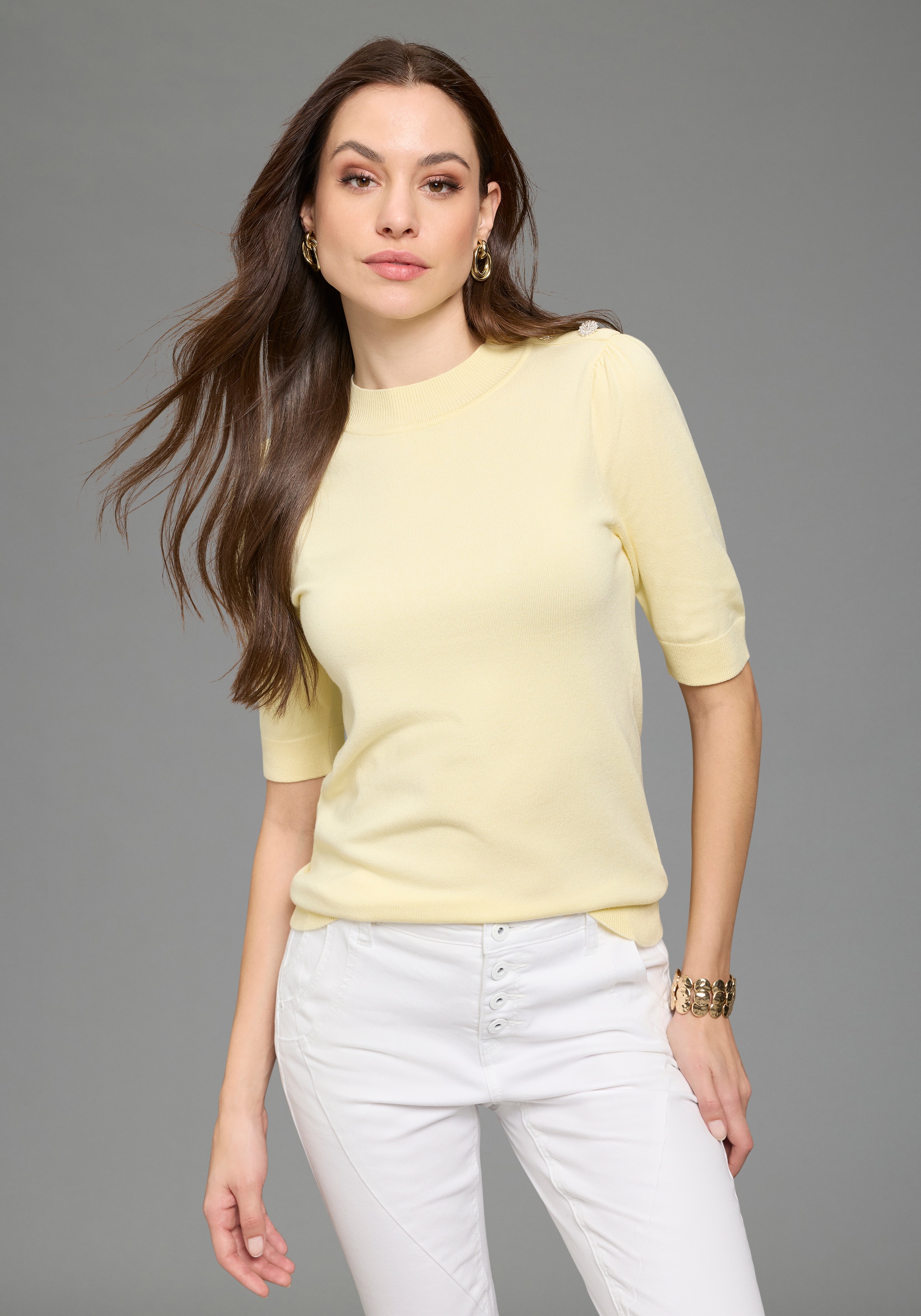 Image of Bruno Banani Kurzarmpullover mit Glitzerknöpfen, Trendfarbe - Butter Yellow
