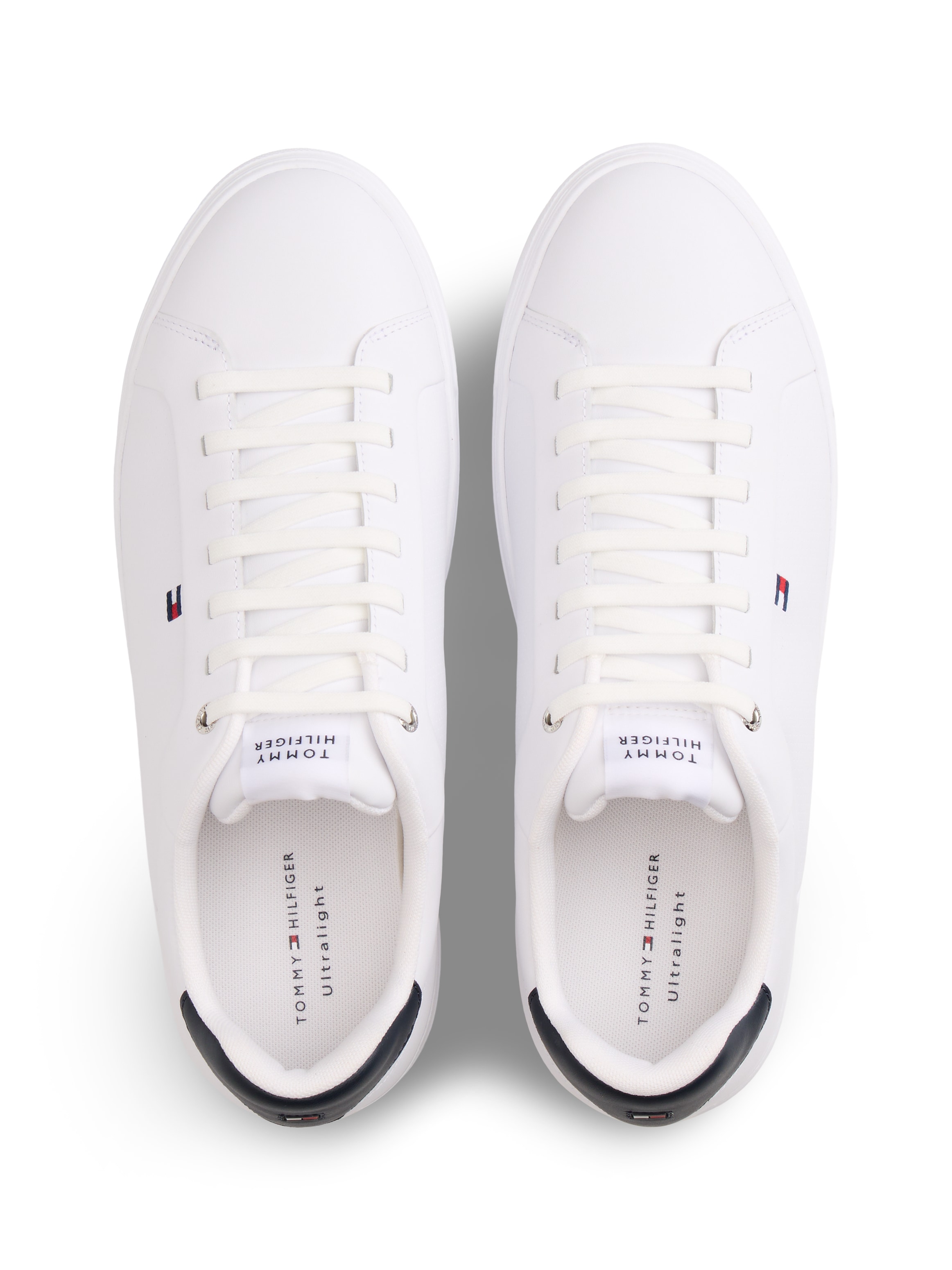 Tommy Hilfiger Sneakers »ICON COURT LIGHT LEATHER«  Chaussure de loisirs, chaussure basse, chaussure à lacets avec coutures discrètes