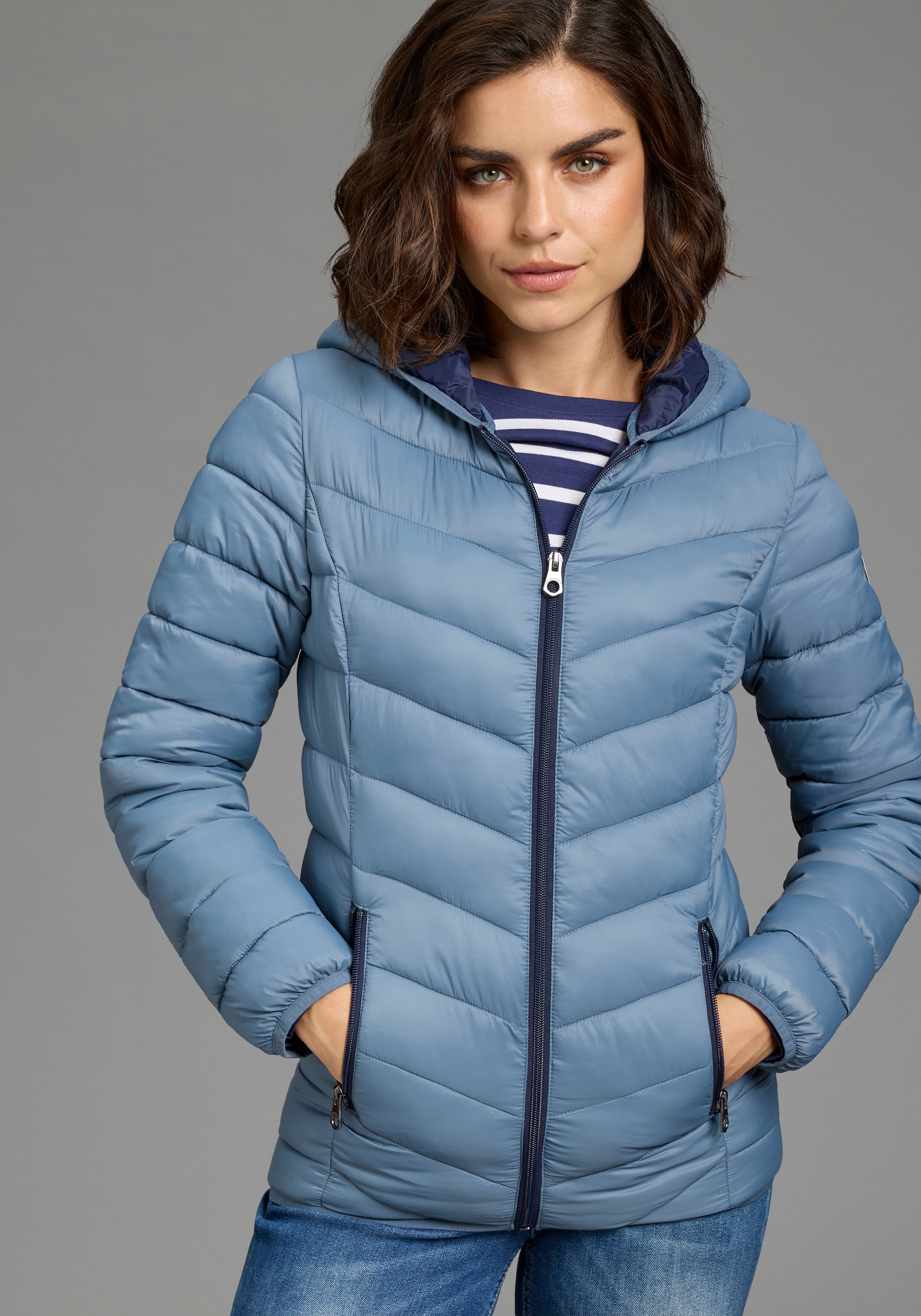 Image of KangaROOS Steppjacke mit Kapuze mit kontrastfarbenen Details Übergangsjacken