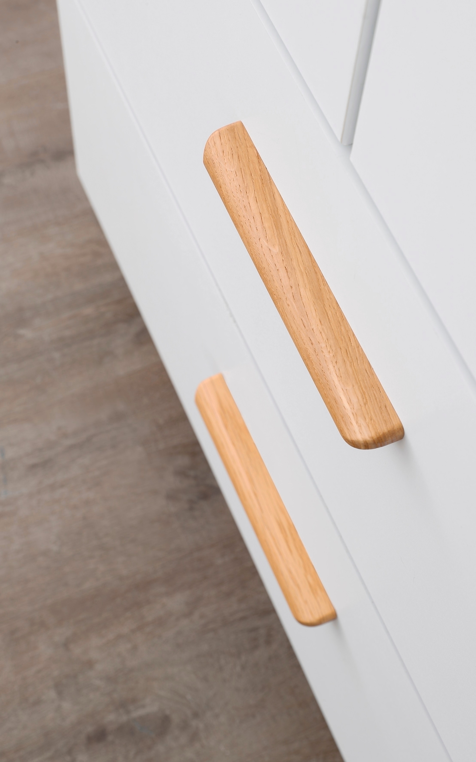 rauch Kleiderschrank »Drehtürenschrank Schrank Garderobe Ankleide SKANDI BY QUADRA SPIN« Breiten: 181/226/271 cm, Höhe 210 cm,  im Landhaus-Stil mit Massivholzgriffen aus Wildeiche, mit Schubladen