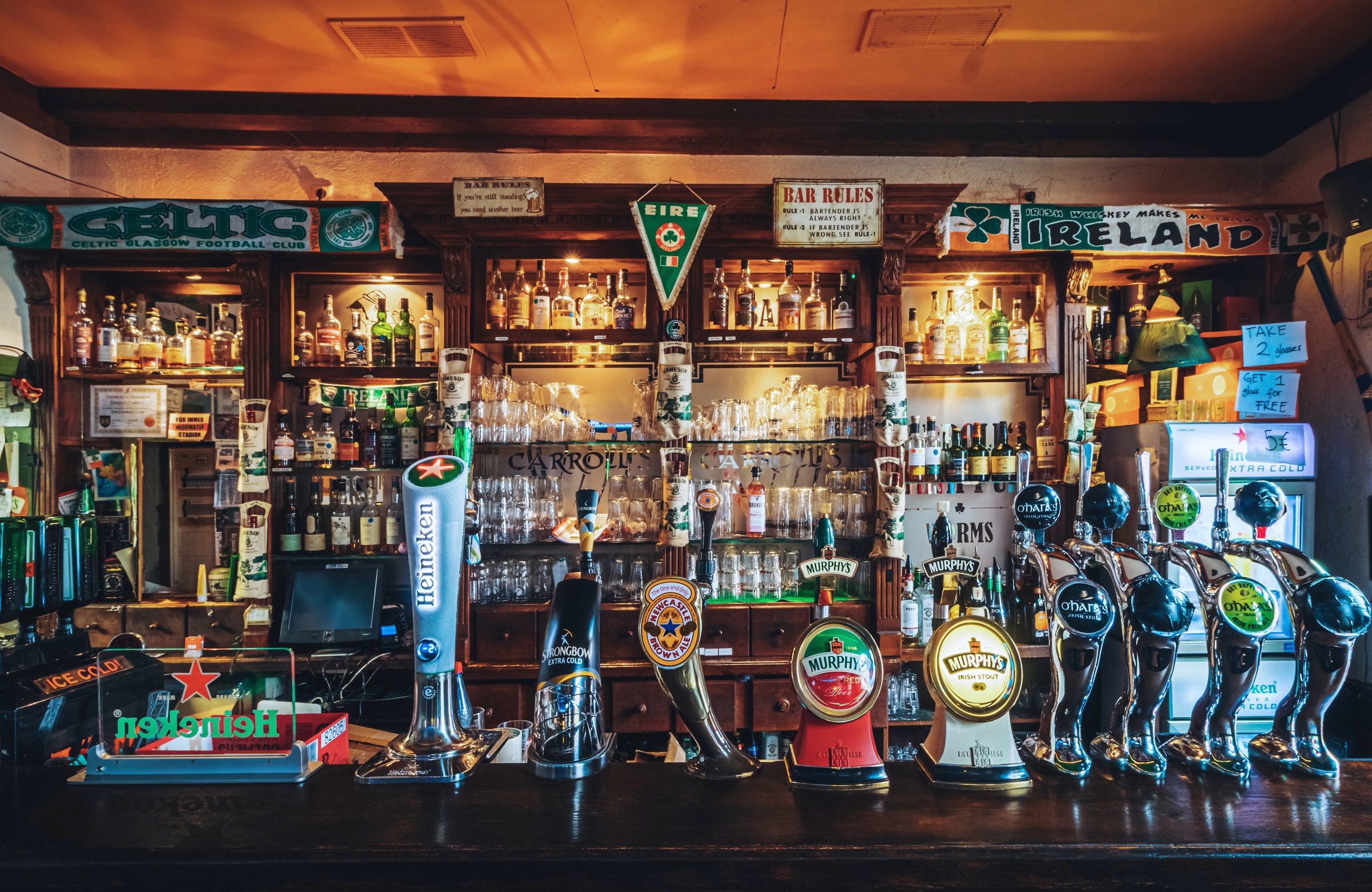 Image of Papermoon Fototapete »BAR-VINTAGE RETRO BISTRO PUB ALKOHOL FLASCHEN DESIGN«, Vliestapete, hochwertiger Digitaldruck, inklusive Kleister bei Ackermann Versand Schweiz