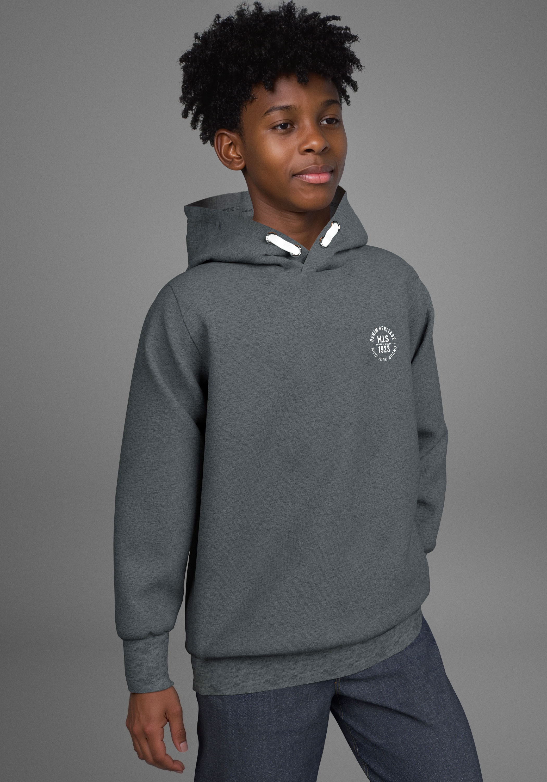 Image of H.I.S Kapuzensweatshirt "Kapuzenhoodie mit Badge in melierter Ware für Jungen", Für TEENS. Hoodie mit kleinem Badge