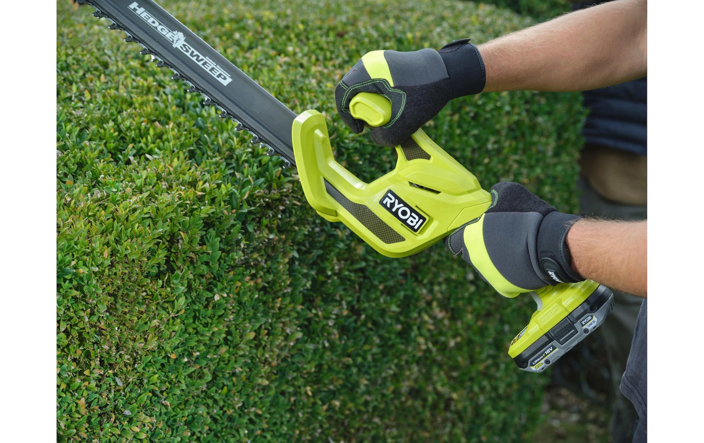   Akku-Heckenschere »RYOBI RY18HT40B-0 Solo« ()  Leichte Heckenschere mit 40 cm diamantgeschliffenen Klingen