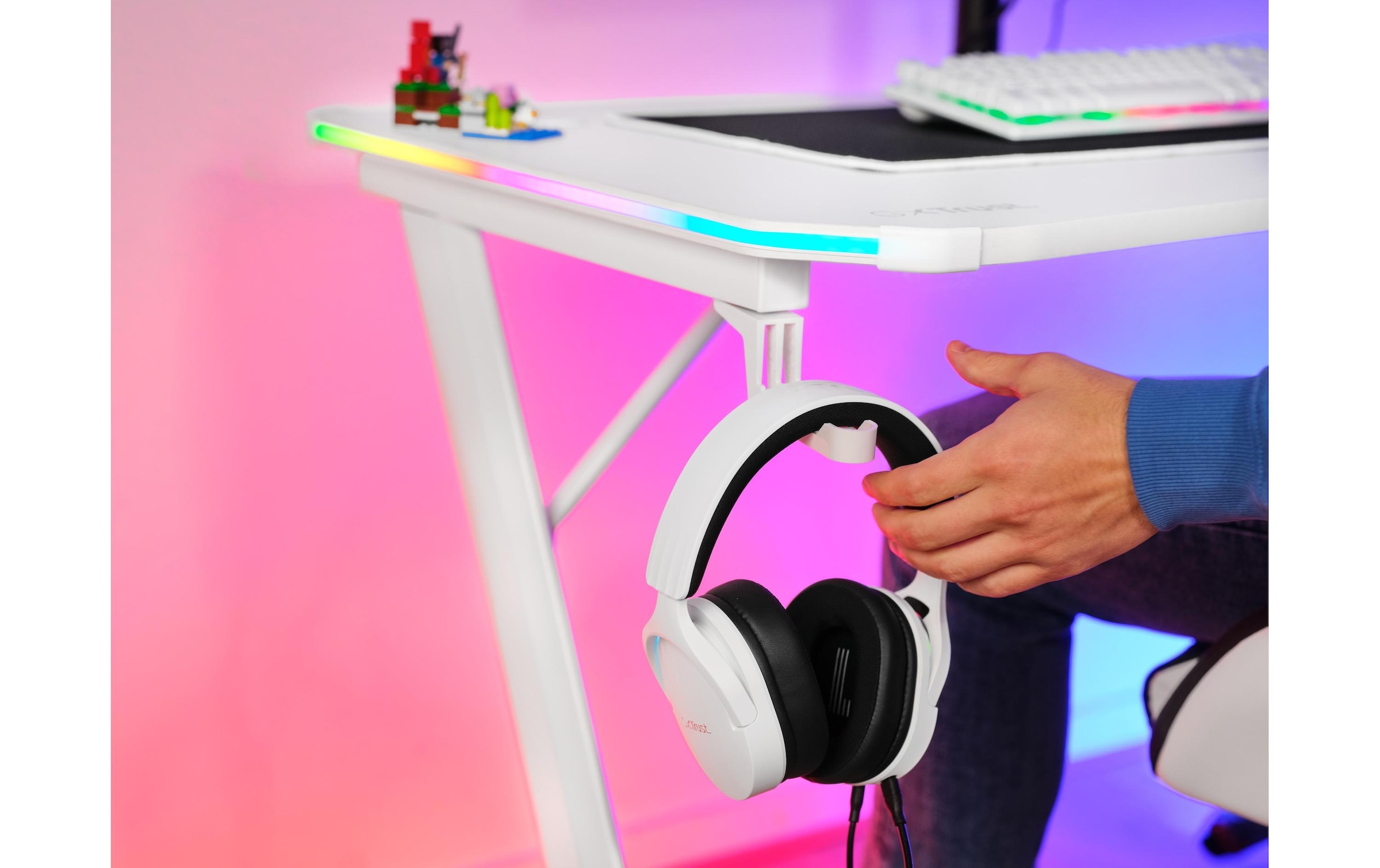 Trust Gamingtisch »GXT 709W Luminus RGB«