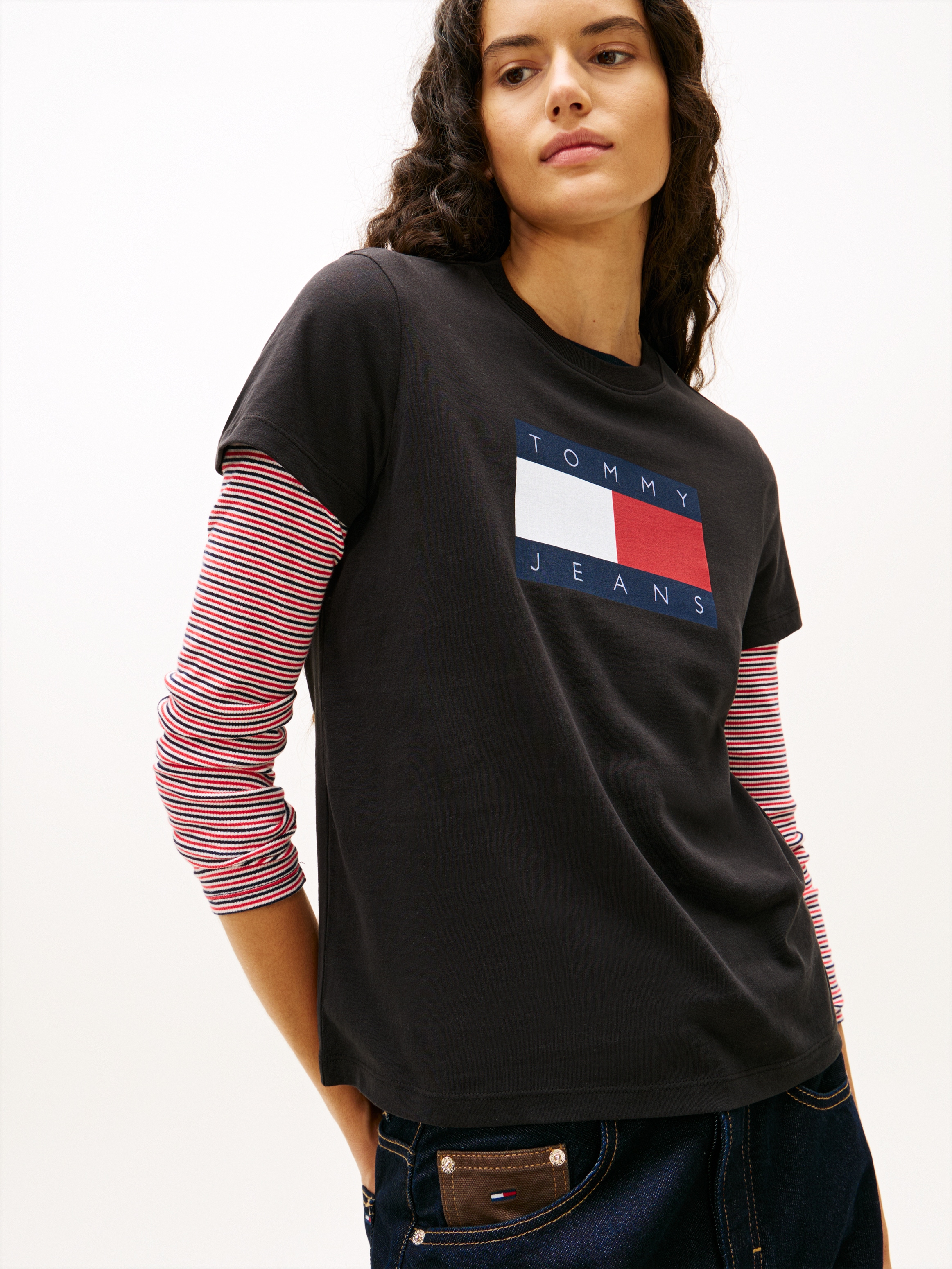 Tommy Jeans T-shirt à manches courtes »TJW REG TJ FLAG SS TEE« coton, impression logo, coupe régulière