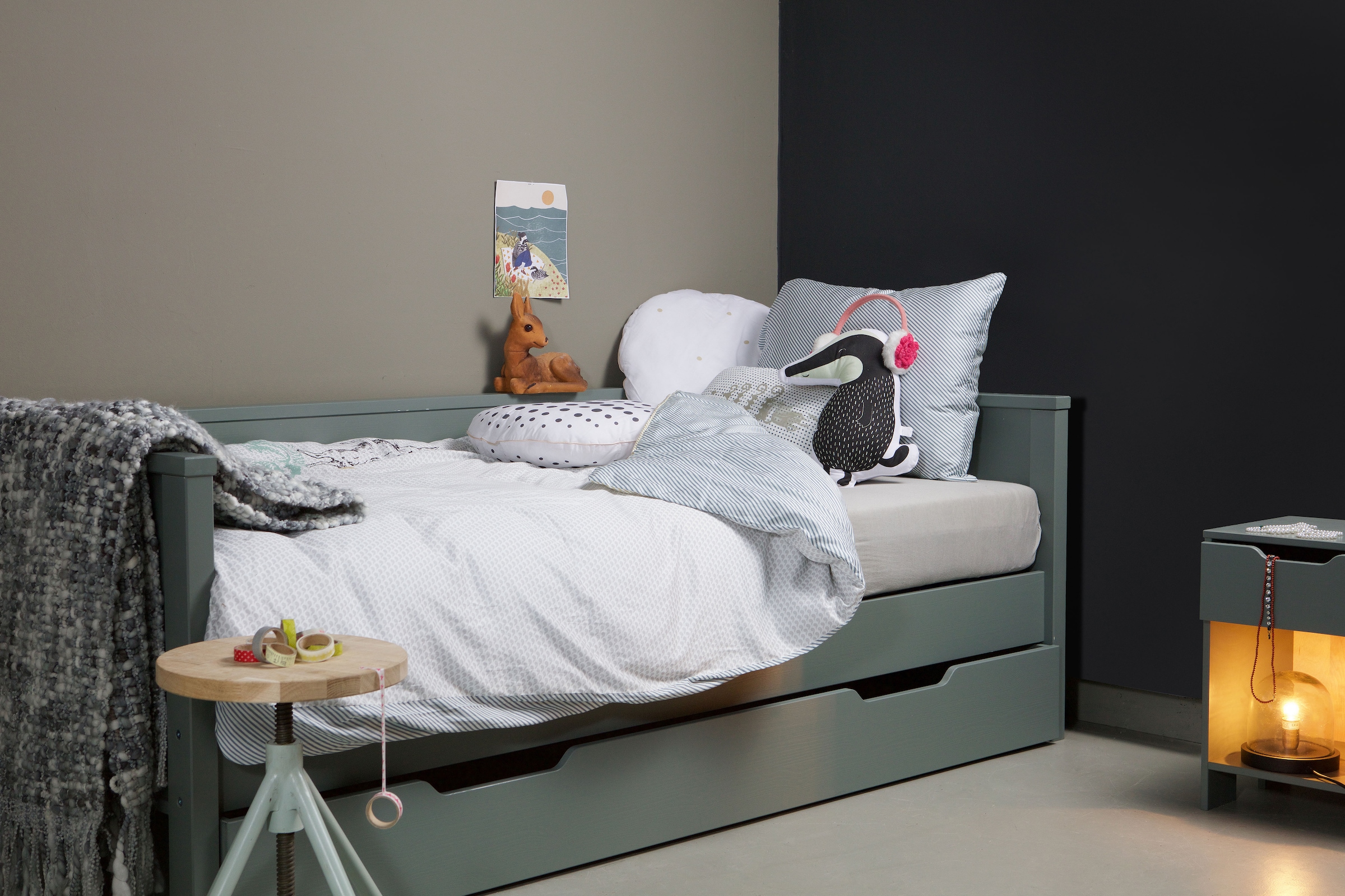 WOOOD Bettgestell »Nikki FSC®-Kiefernholz gebürstet, H 73 x B 208 x D 100 cm« Matratzenmass 90x200 cm, Schublade optional, mit akzentuierter Maserung
