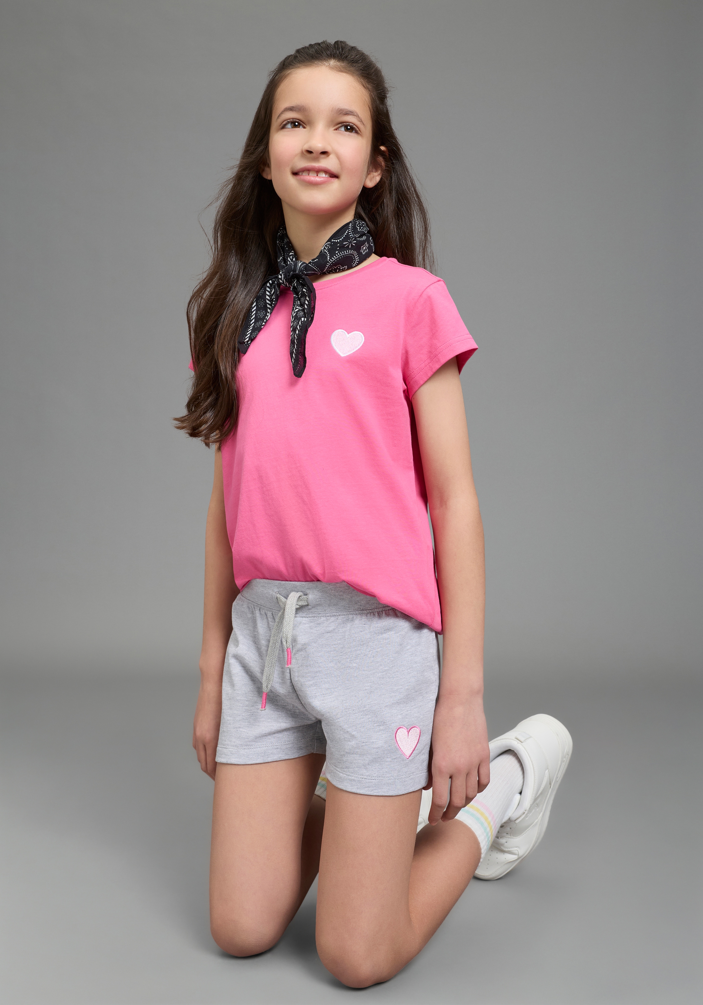 H.I.S Sweatshorts »2er Pack Sweat-Shorts mit Stickerei für Mädchen«  für Mädchen, mit Gummizug am Bund, aus Baumwolle und Viskose