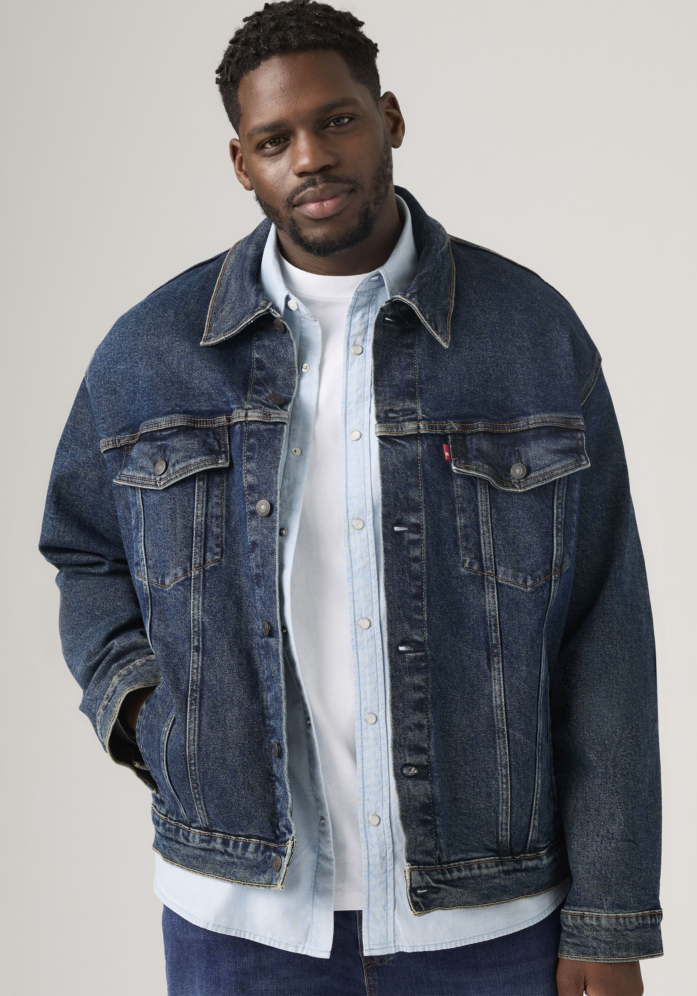 Levi's® Plus Veste en jean »BIG TRUCKER« sans capuche avec patte de boutonnage et poches poitrine