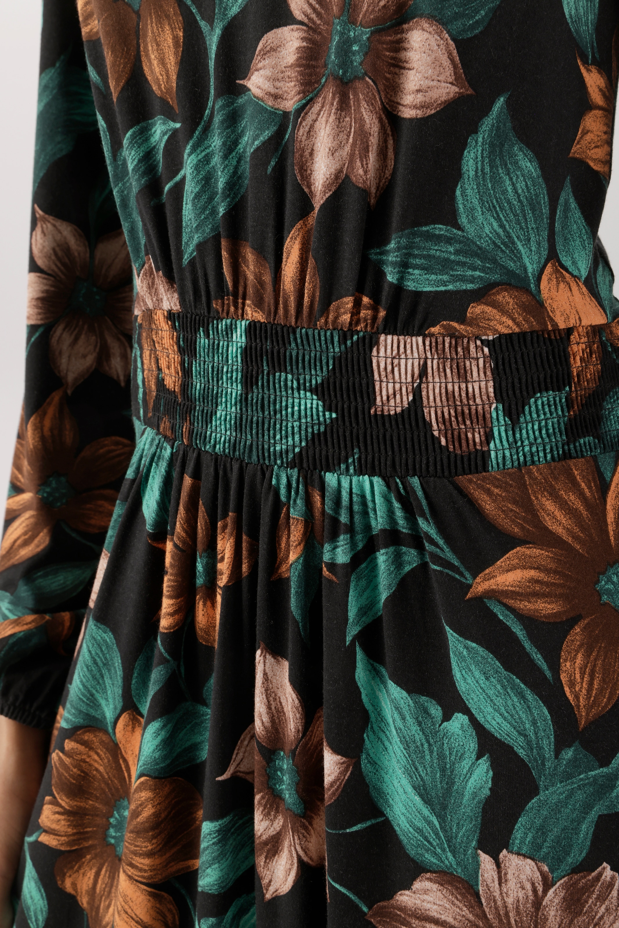 Aniston SELECTED Robe en jersey avec encolure en V décorative - NOUVELLE COLLECTION