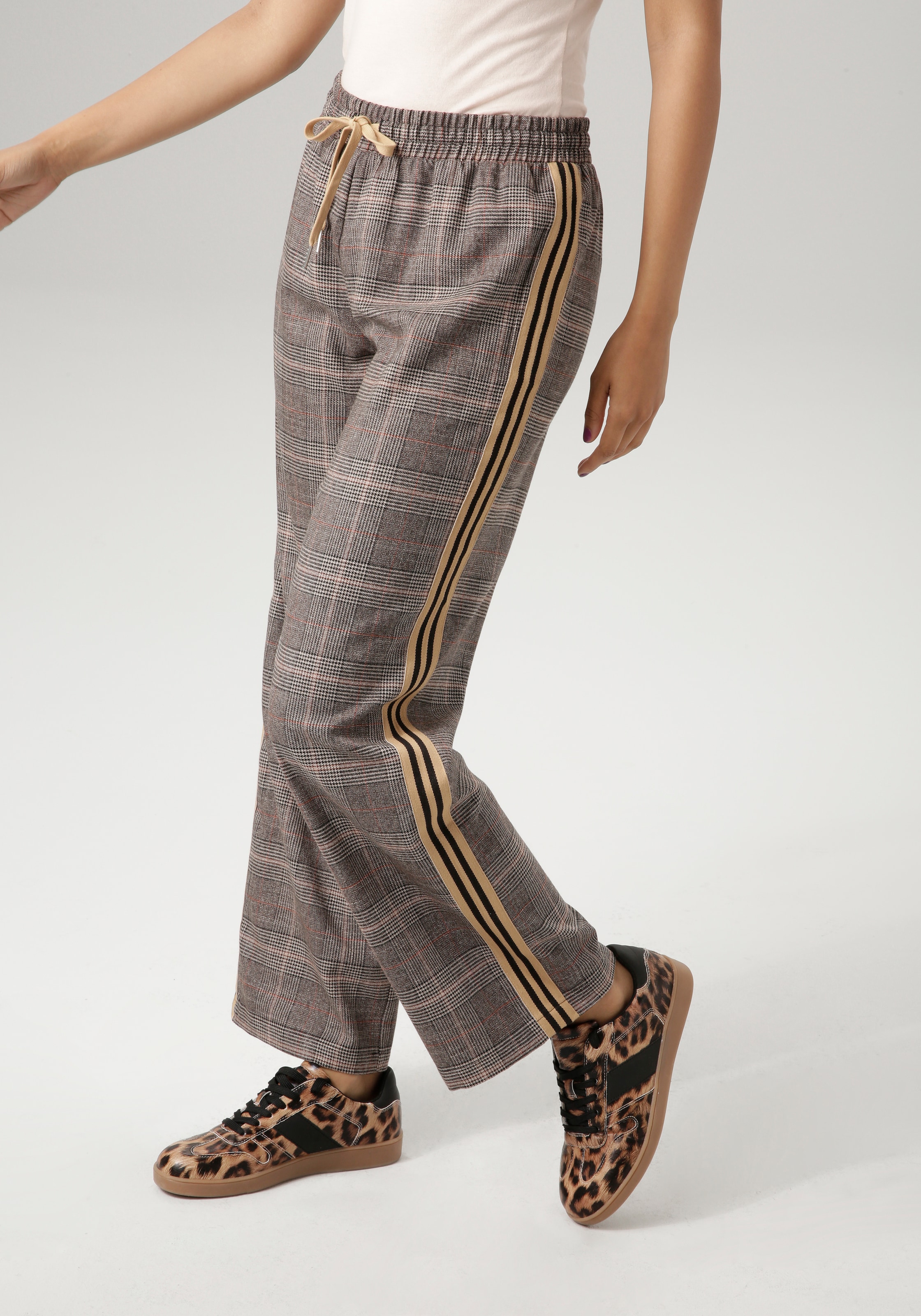 Image of Aniston CASUAL Schlupfhose mit gestreiftem Tape an den Seitennähten