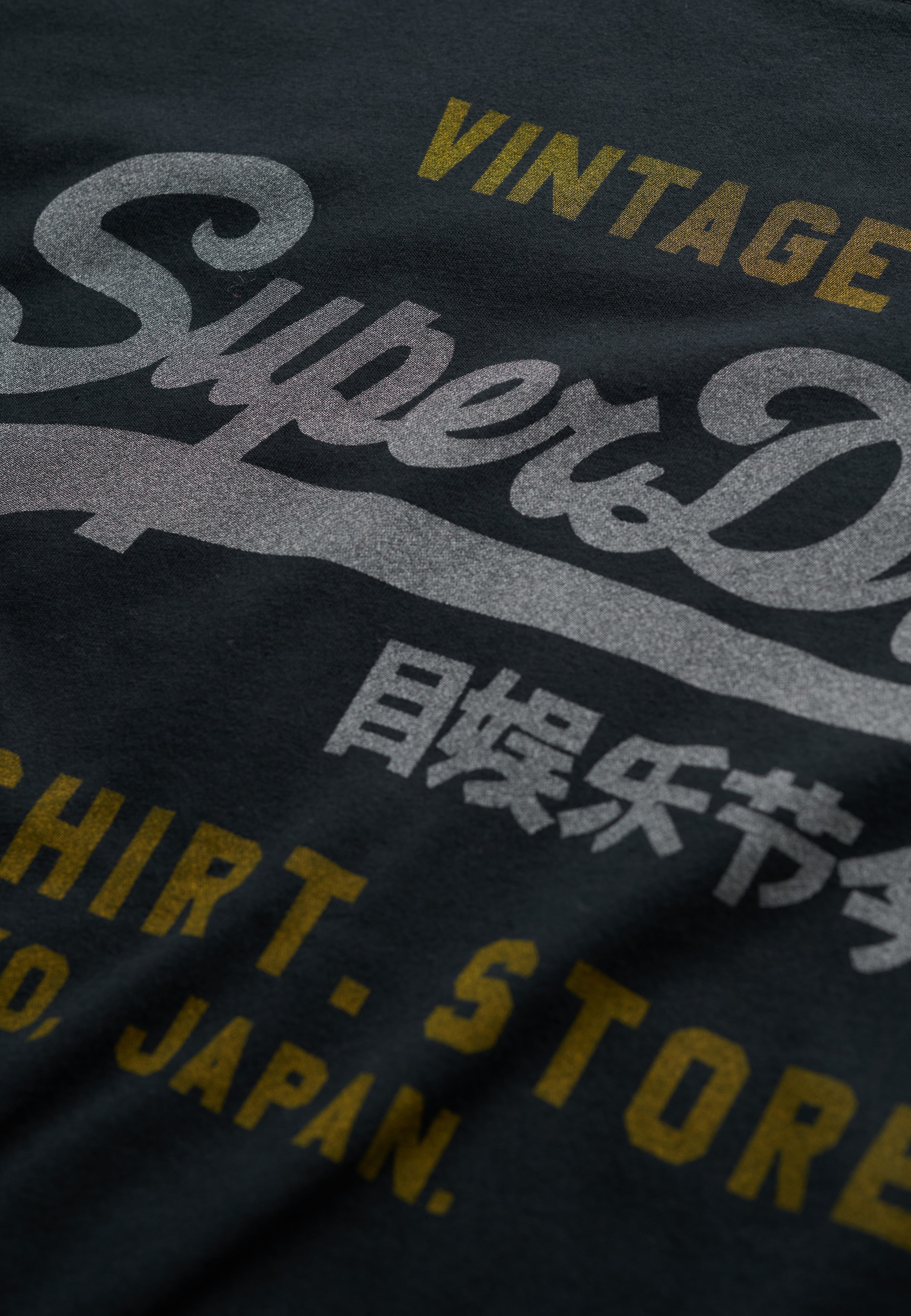 Superdry Rundhalsshirt »VL HERITAGE RELAXED TEE« Relaxed Fit, aus Baumwolle und Single Jersey, Kurzarm, pflegeleicht