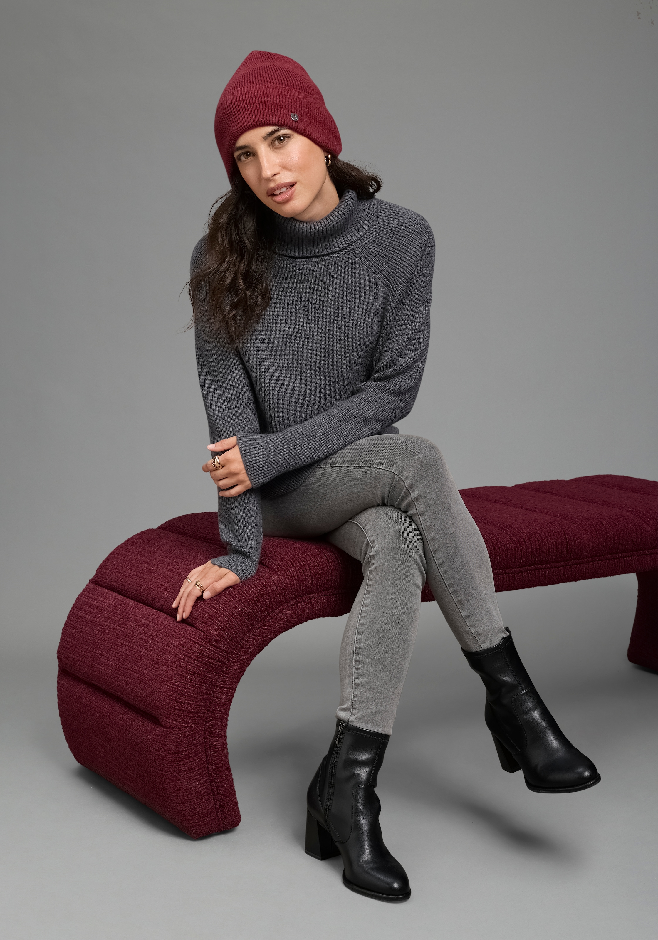 Laura Scott Strickpullover »mit Rollkragen und figurumspielender Passform« aus kuscheliger Viskosemischung