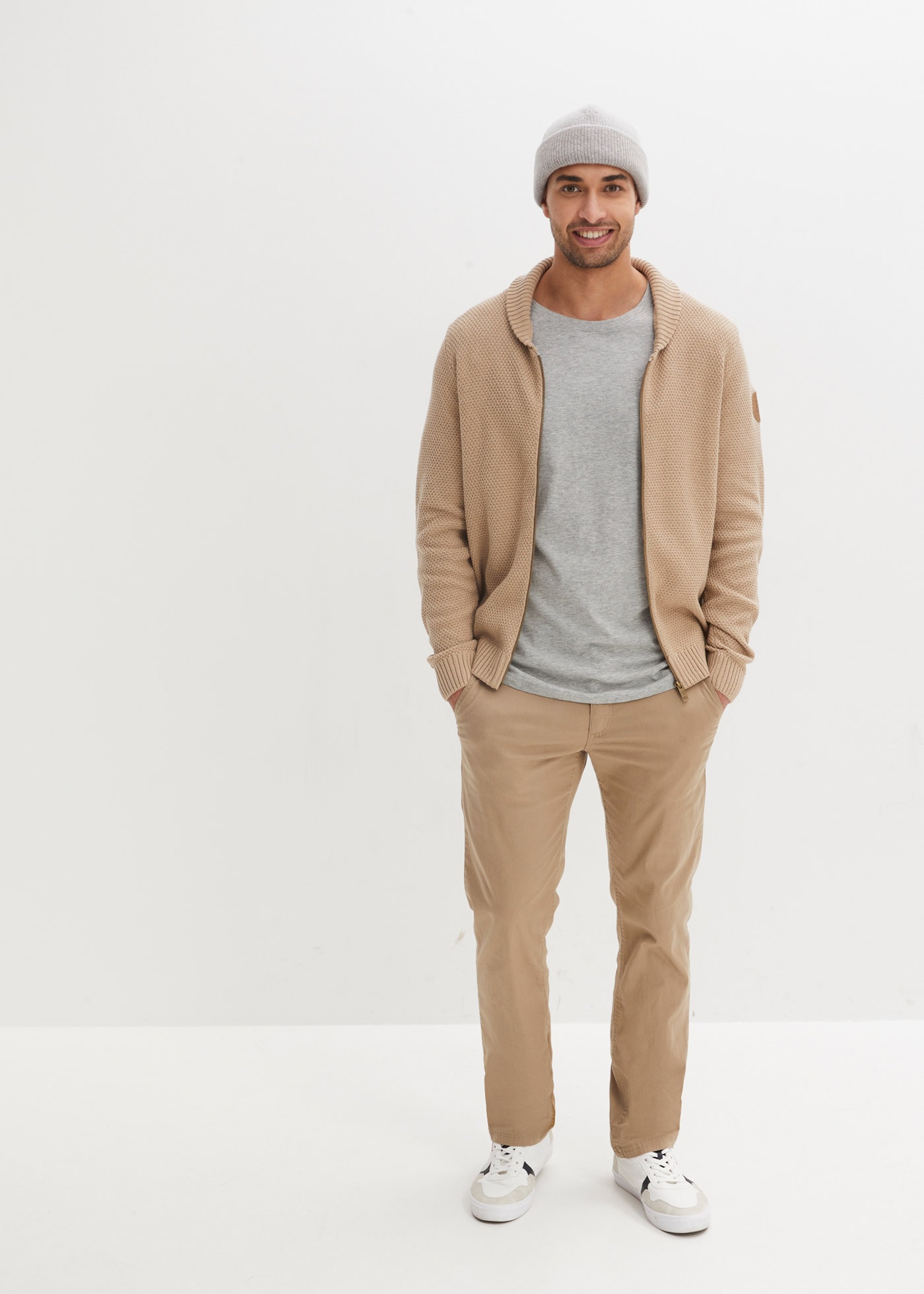 bonprix Chinohose »Regular Fit Chinohose mit Komfortbund und Gürtel, Straight«  aus Baumwolle und Elasthan, mit Komfortbund und Gürtel, Regular Fit