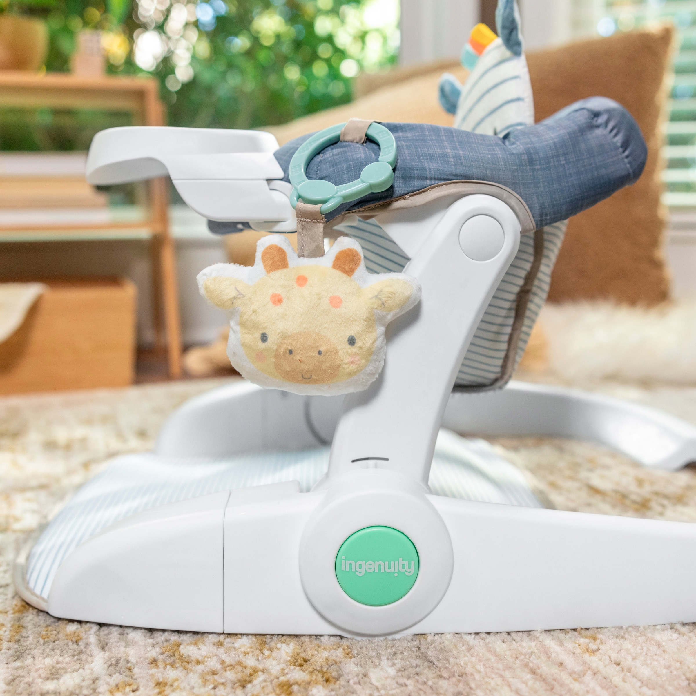 ingenuity Tischsitz »Prop Spot™ Learn-to-Sit™ - Casi™« inklusive 2 Spielzeugen und 3 bunten Anhängern