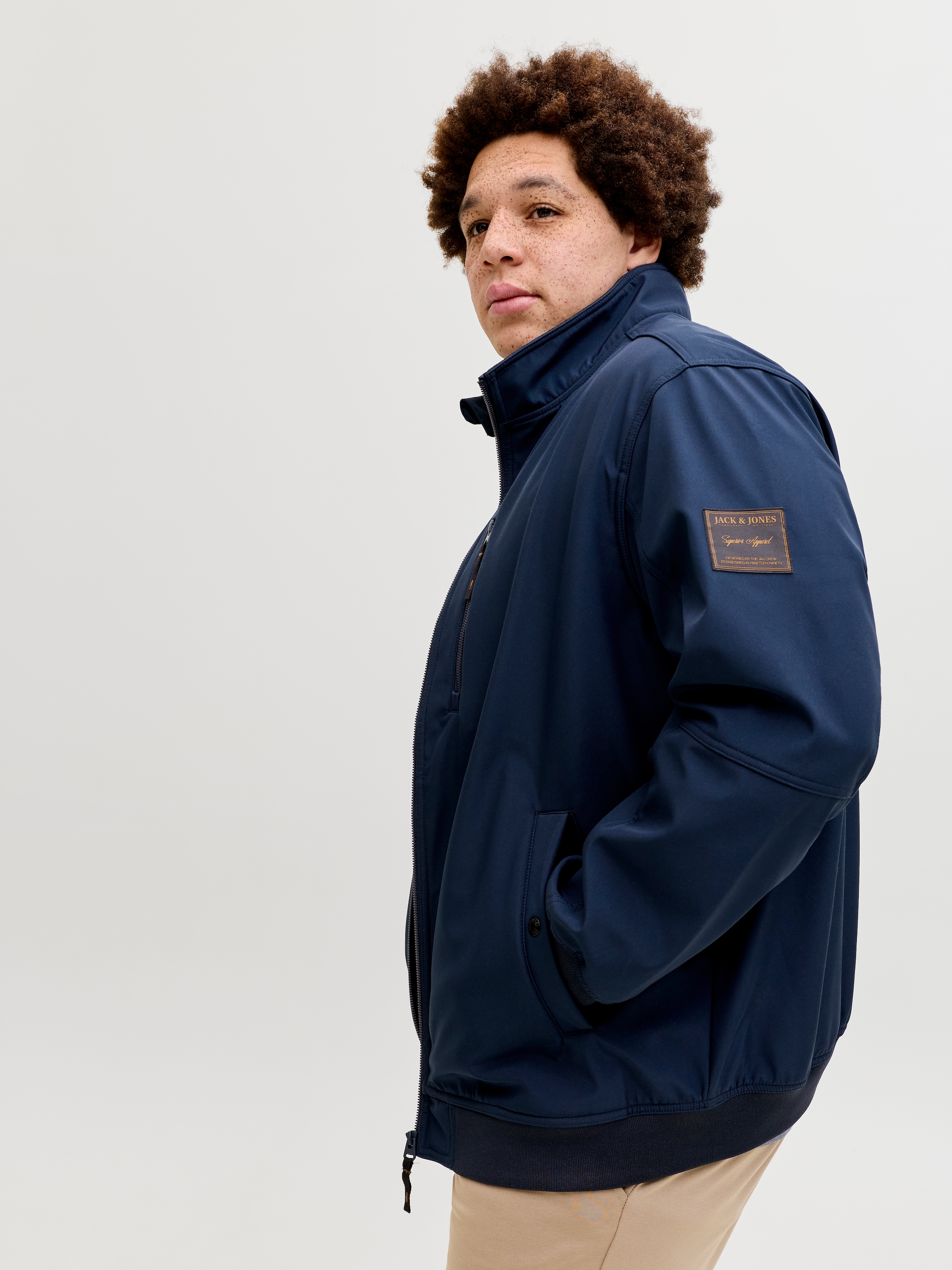 Jack & Jones PlusSize Veste softshell »JJEPARKER SOFTSHELL COLLAR BOMBER SN PLS« Veste softshell en polyester, taille Plus, avec col montant