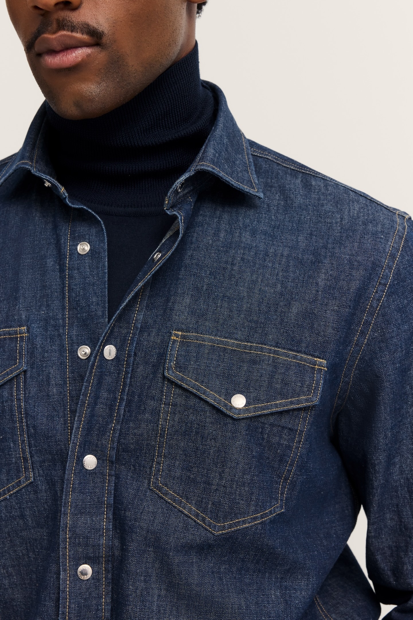 bugatti Chemise en jean »Druckknöpfe« im Modern Fit mit Kent-Kragen und aus Baumwolle