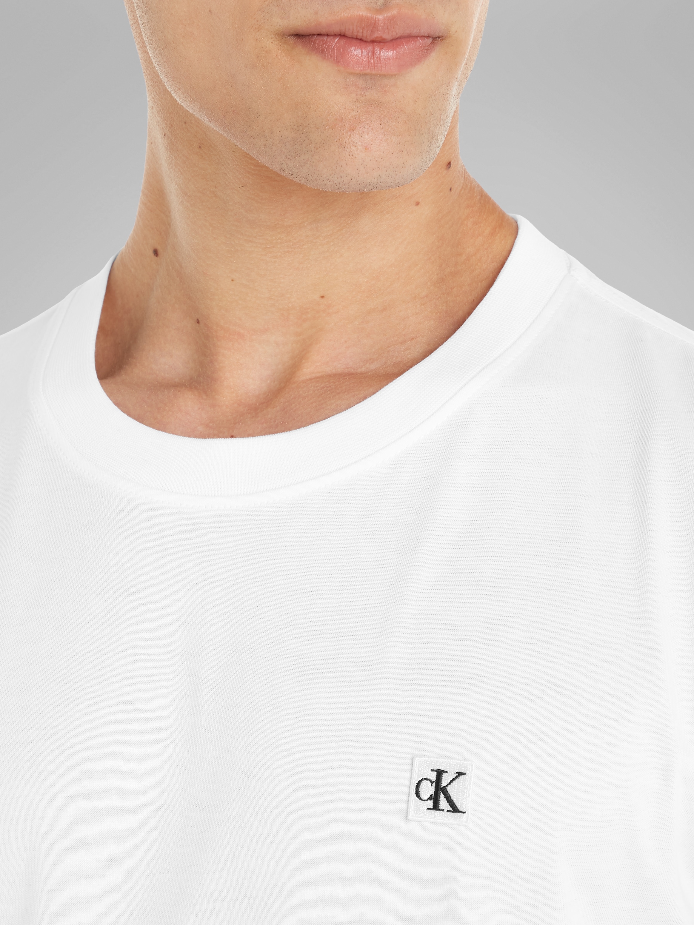 Calvin Klein Jeans T-Shirt »CK EMBRO BADGE TEE«, mit Logopatch