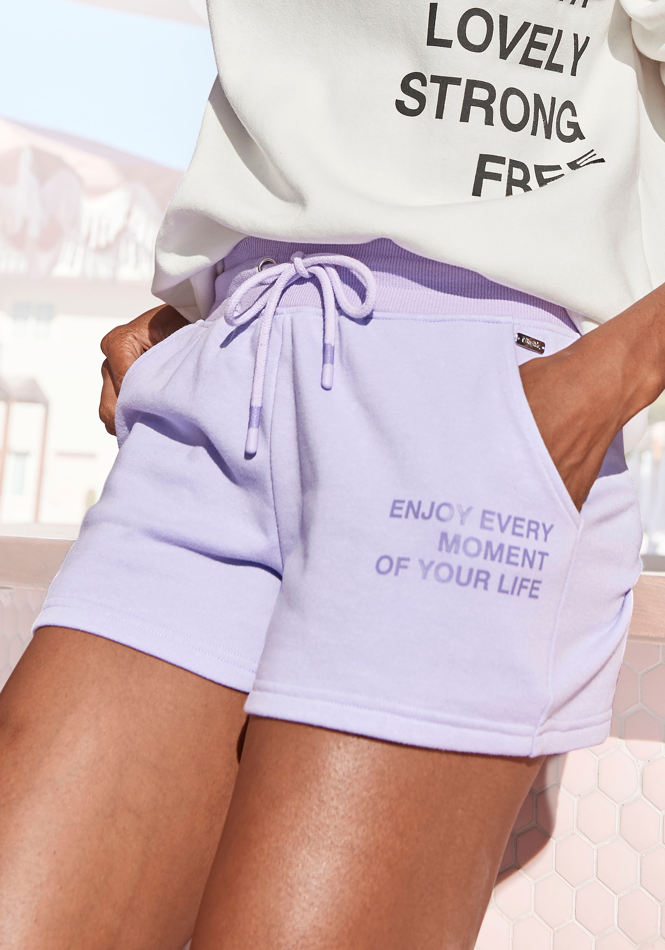 Image of Buffalo Sweatshorts mit Statement Druck, Loungewear