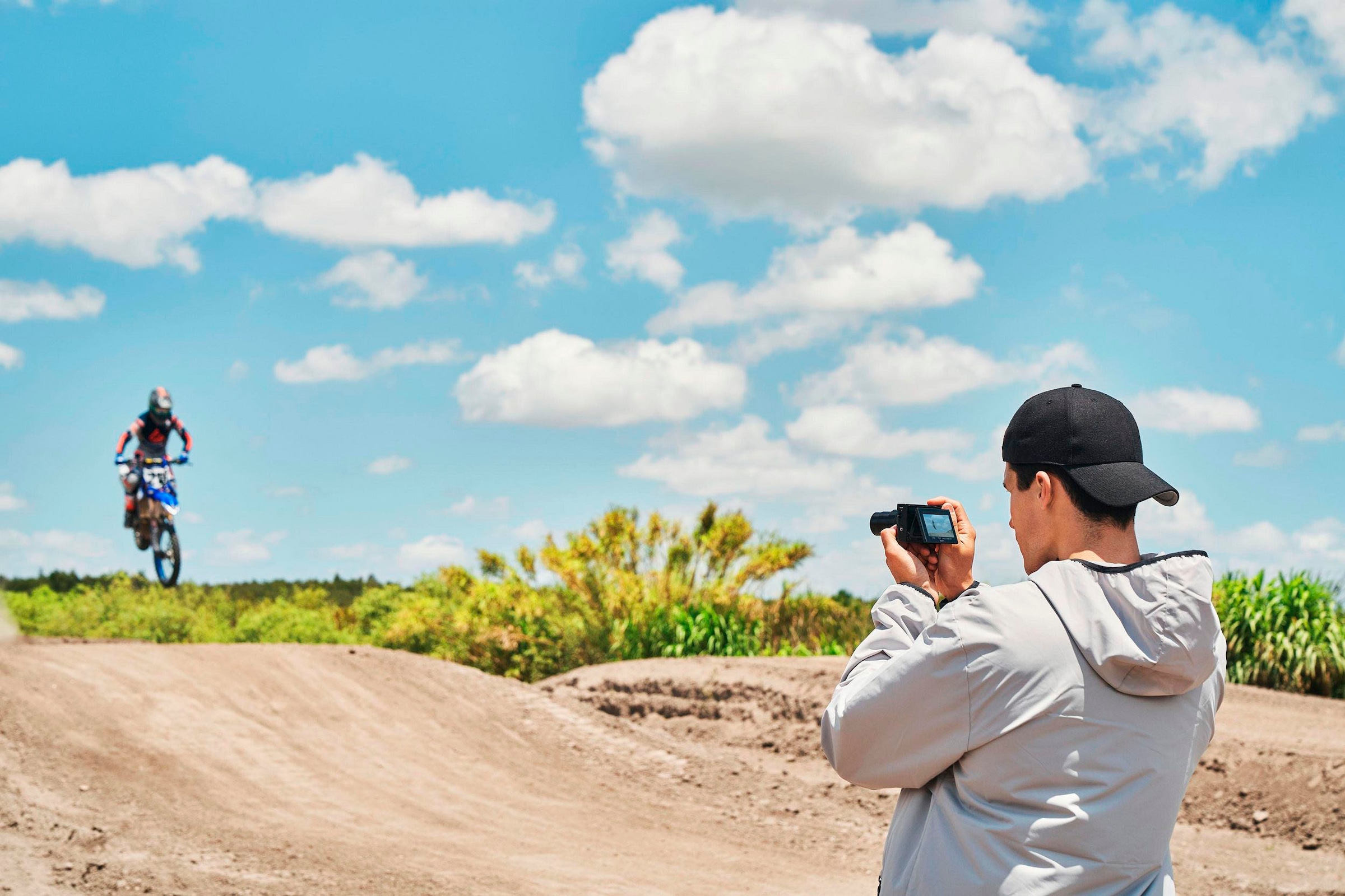 Sony Kompaktkamera »RX100 VII« ZEISS Vario-Sonnar T , 20,1 , 8 fach fach x opt. Zoom , Bluetooth