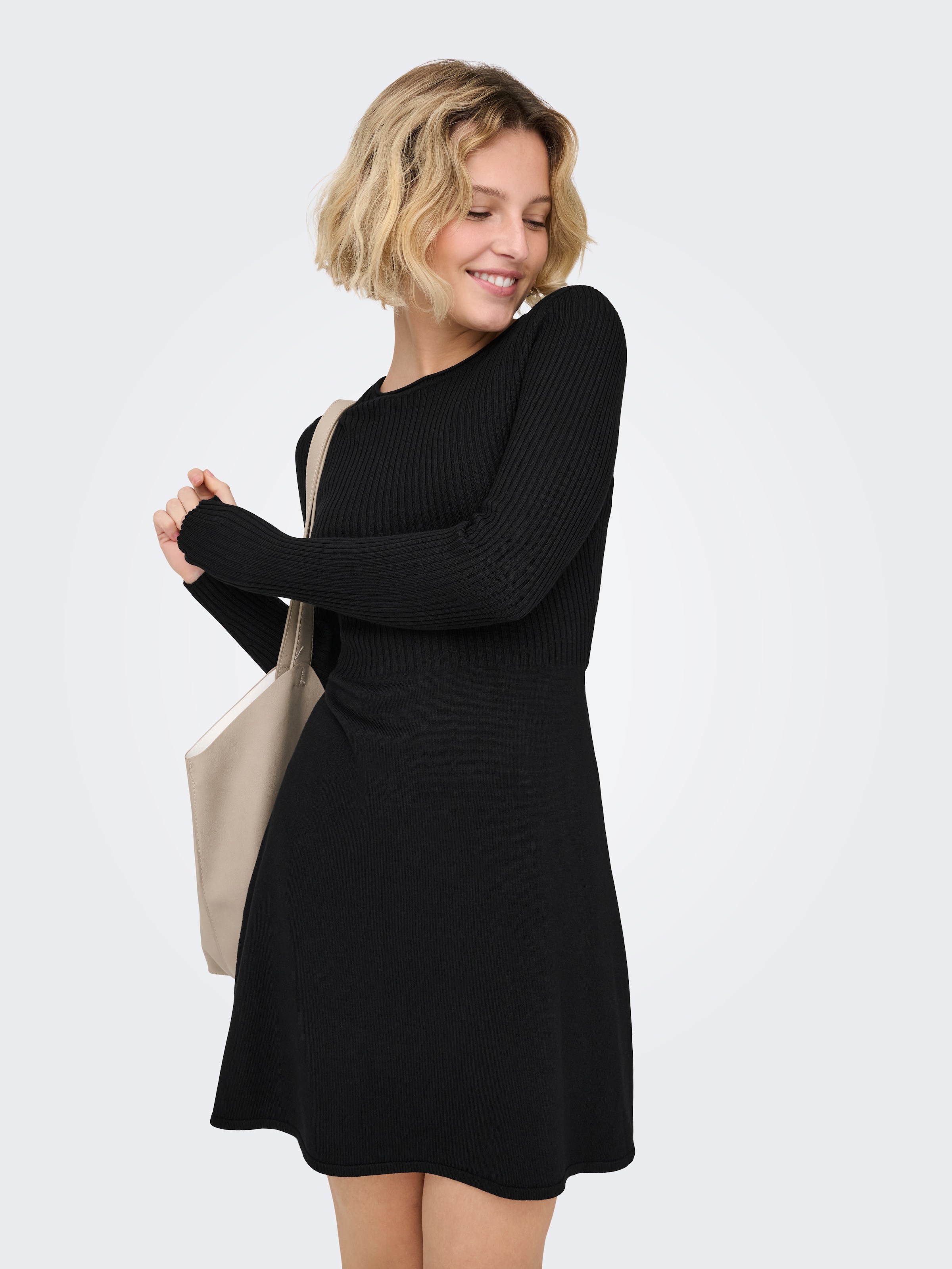 ONLY Mini-robe »ONLMISTY LIFE  LS O-NECK RIB DRES EX KNT« mélange viscose, coupe régulière, col rond
