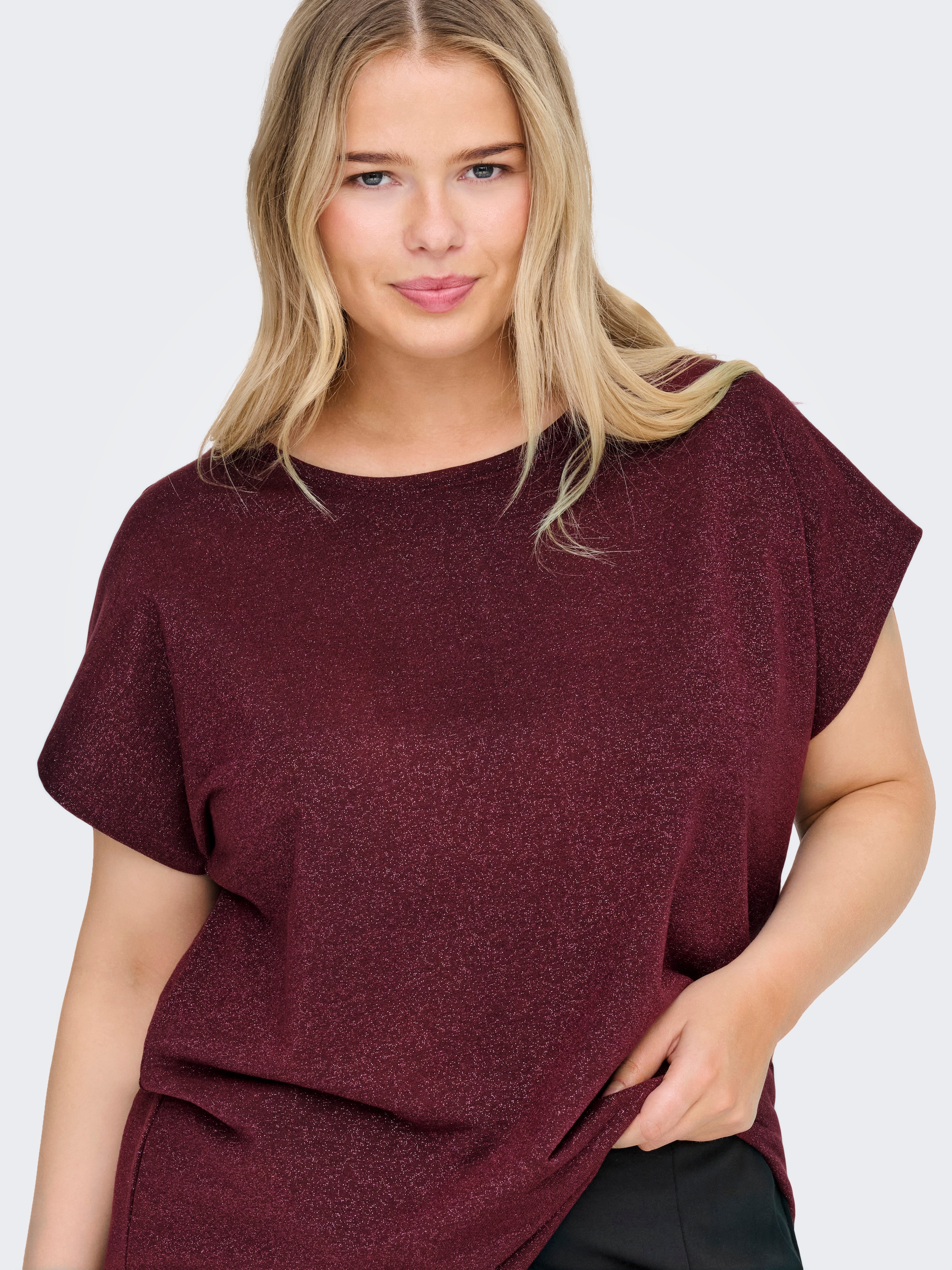 ONLY CARMAKOMA Kurzarmshirt »CARMOSTER GLITTER S/S TOP JRS NOOS« leicht glitzernde Optik