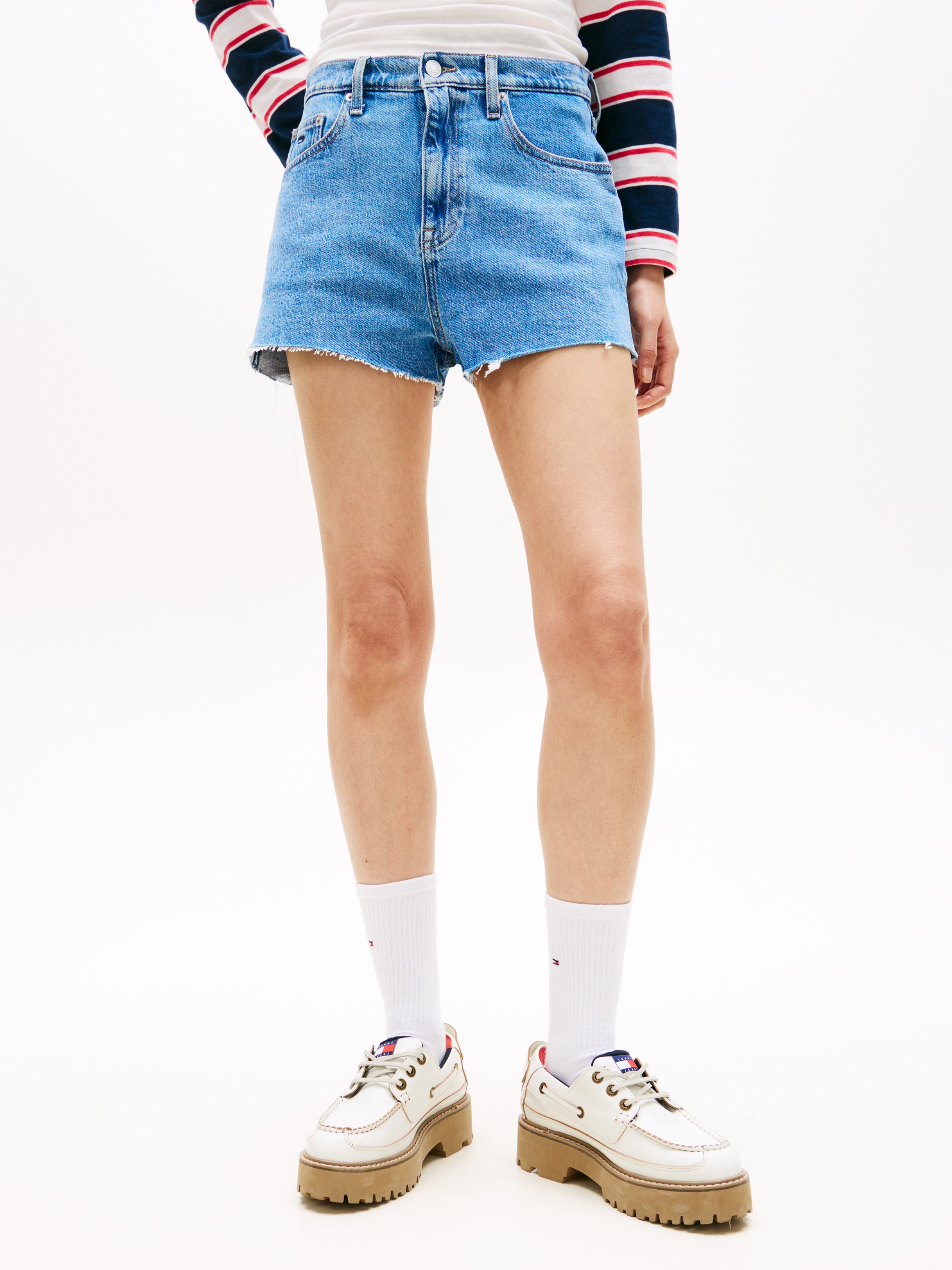 Image of Tommy Jeans Jeansshorts "HOT PANT BJ4138" mit hohem Bund, authentische Stone-Waschung