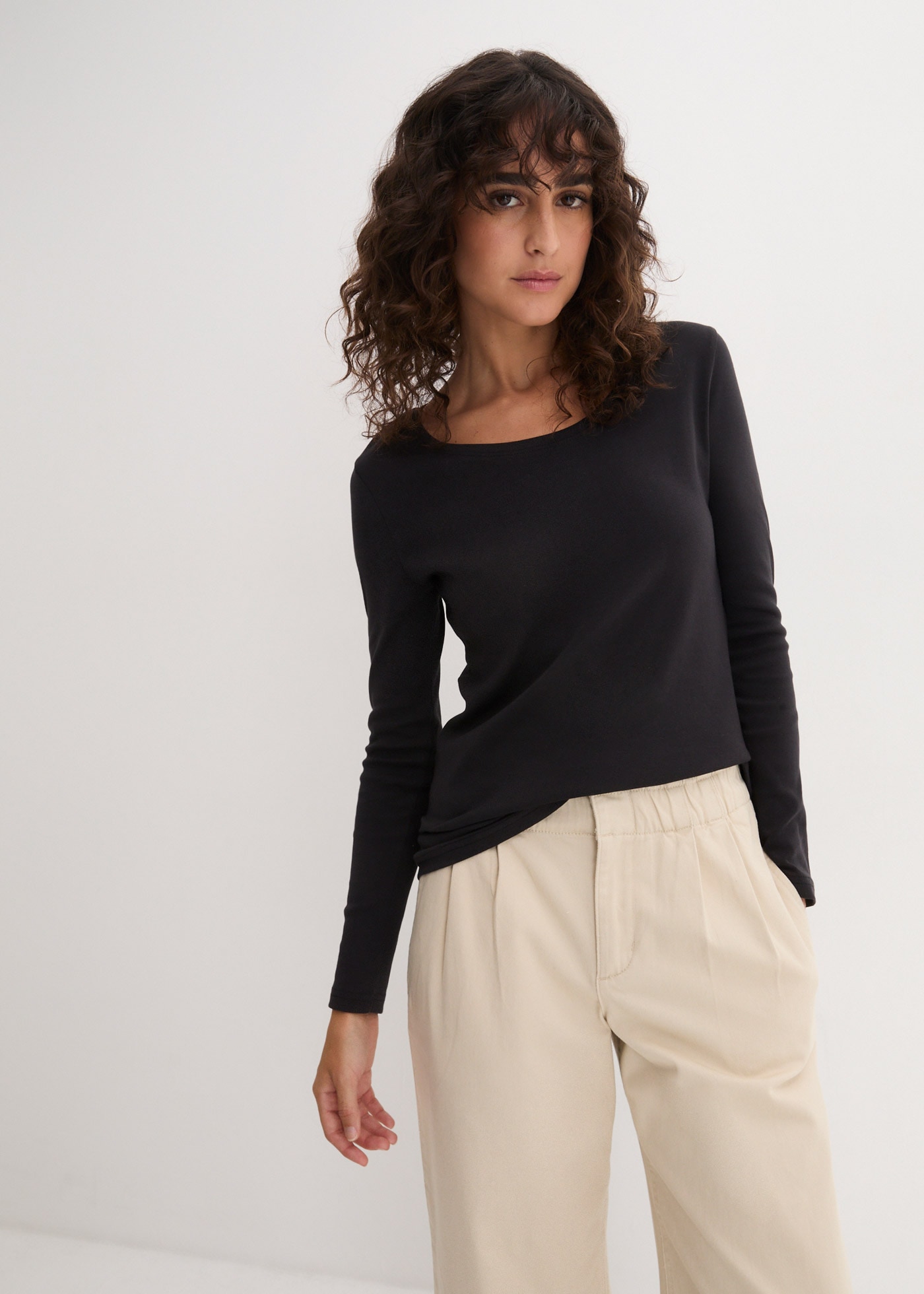 Image of bonprix Langarmshirt leicht taillierte Passform, Rundhalsausschnitt, aus reiner Baumwolle