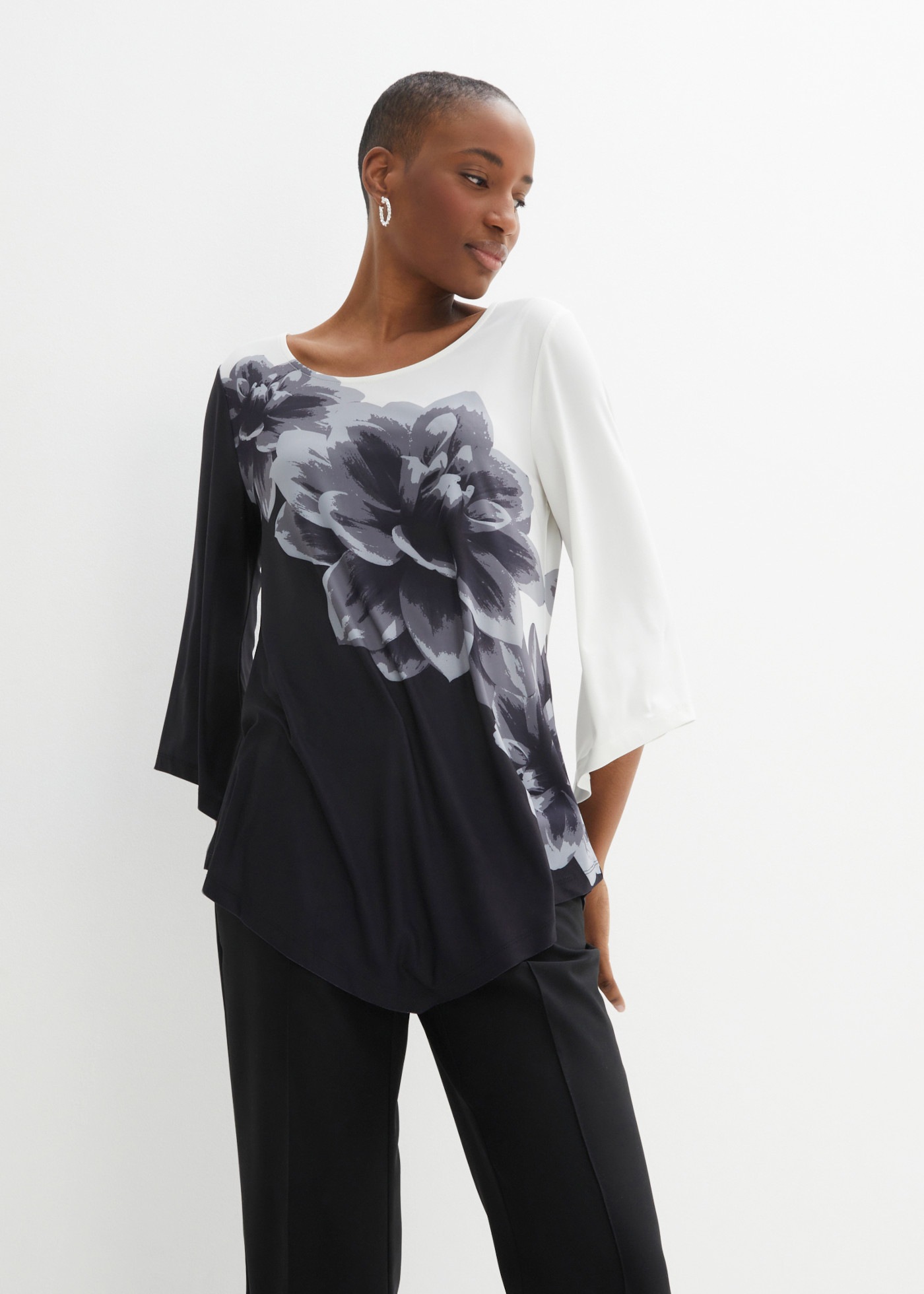 Image of bonprix Tunikashirt loose fit, 3/4-Ärmel, mit spitz zulaufendem Saum, pflegeleicht