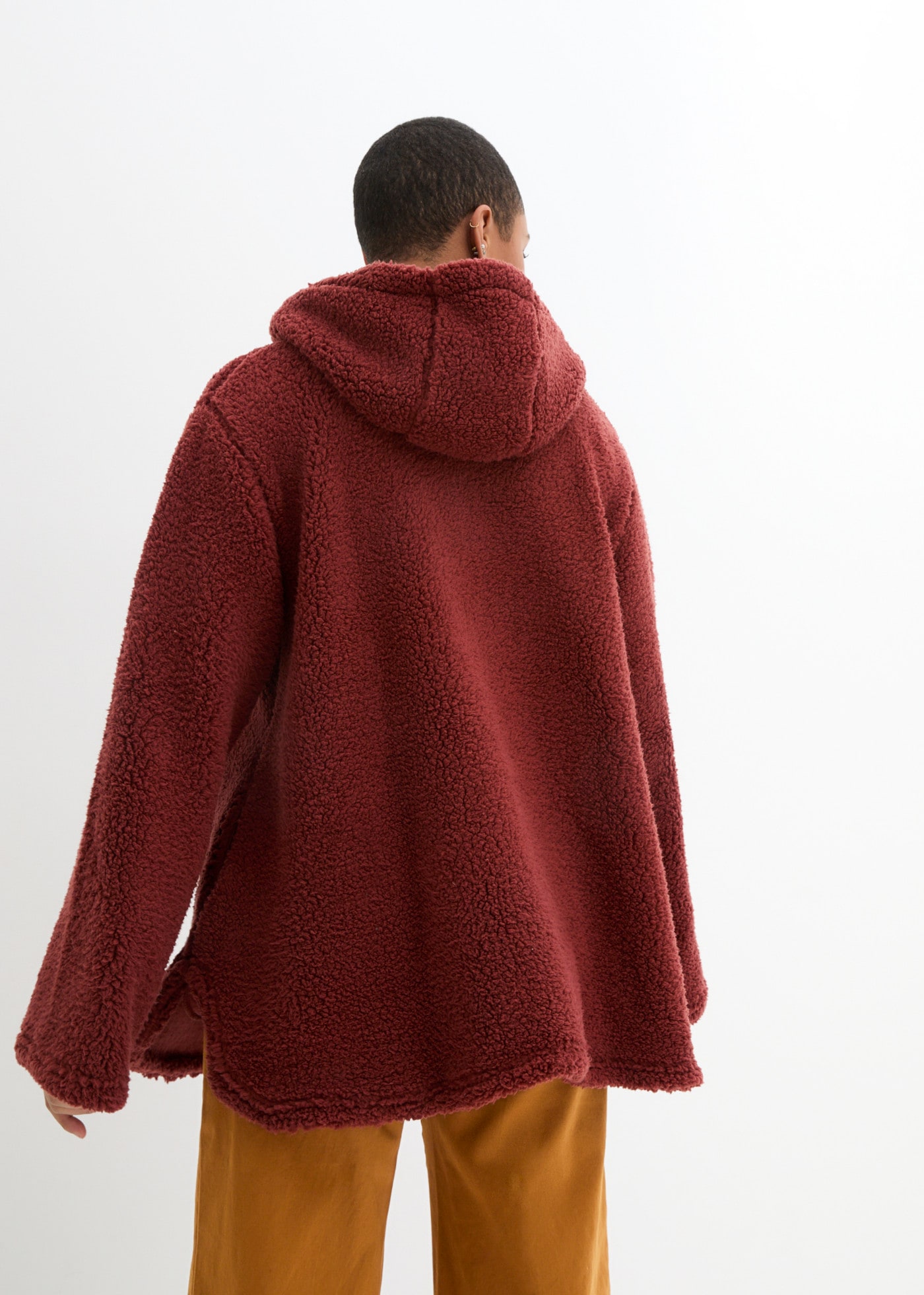 bonprix Veste polaire avec capuche en matière teddy douillette, col montant et capuche, ligne A