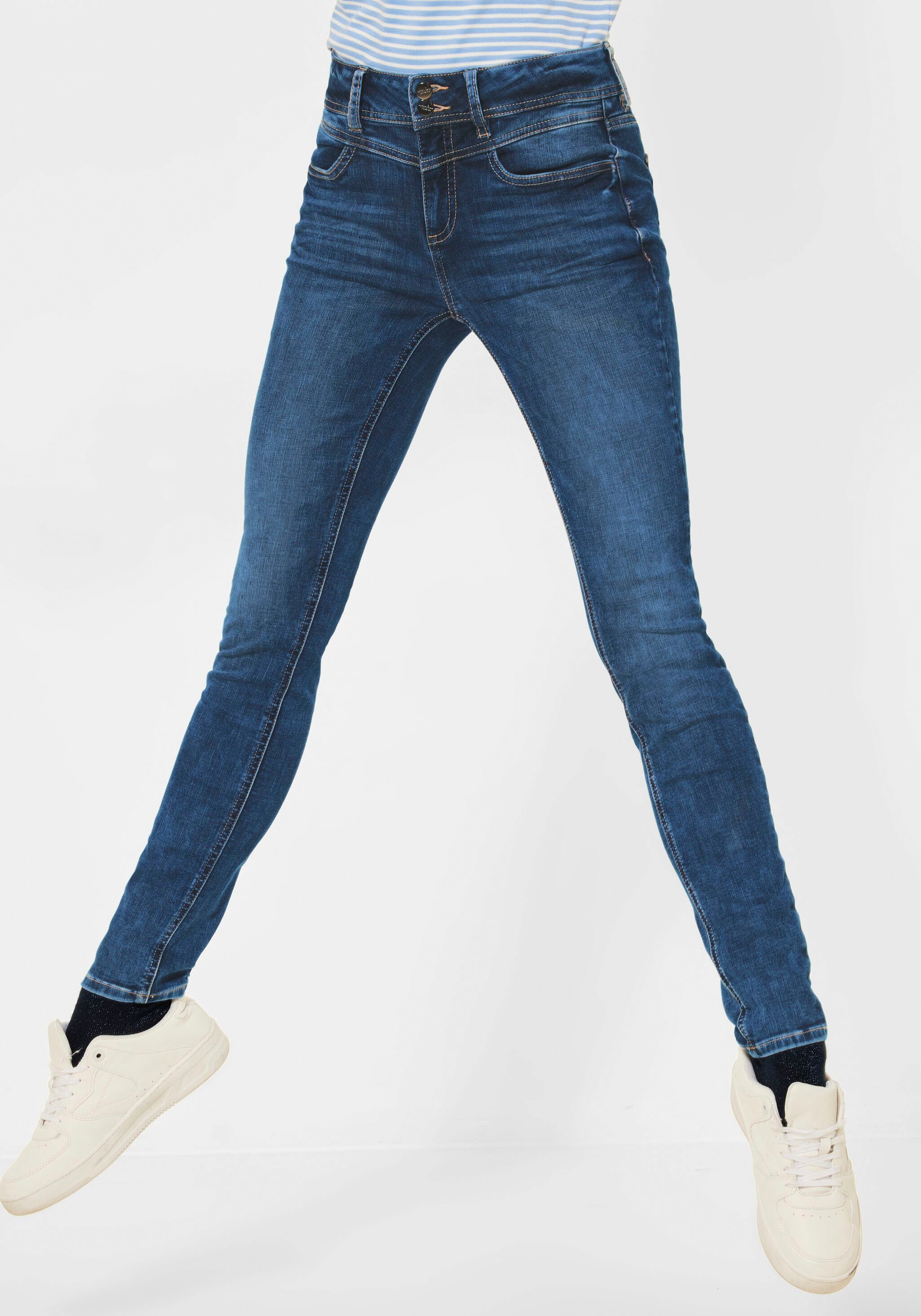 Image of STREET ONE Röhrenjeans »York«, mit leichter Waschung bei Ackermann Versand Schweiz