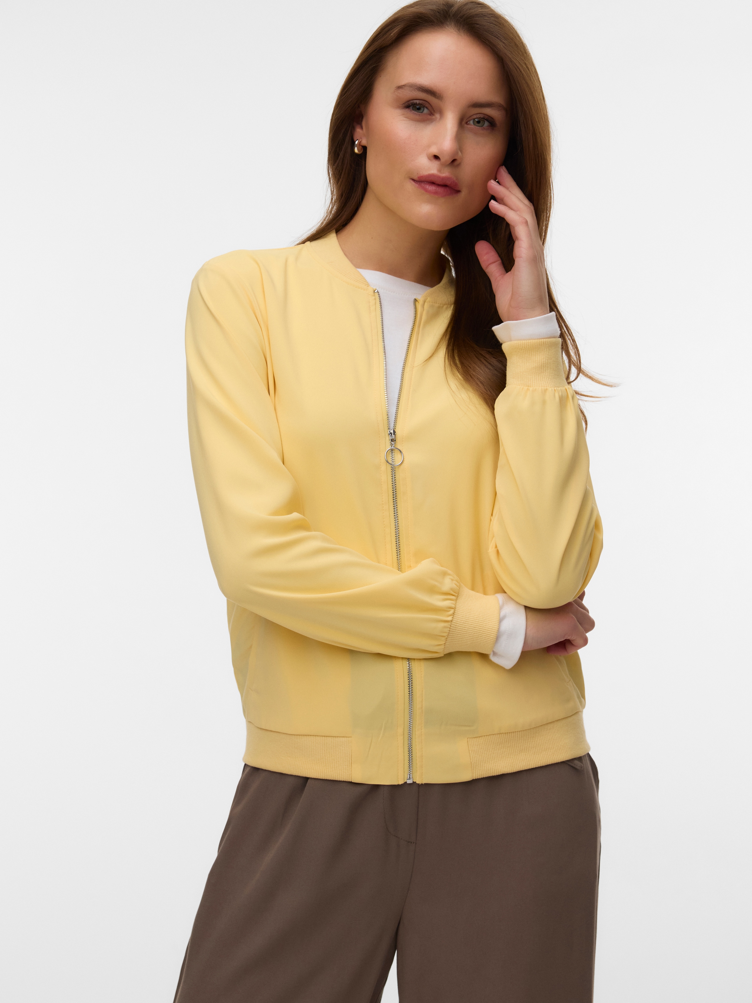 Image of Vero Moda Bomberjacke "VMCOCO L/S BOMBER NOOS" in modisch kurzer Form, mit Stretch