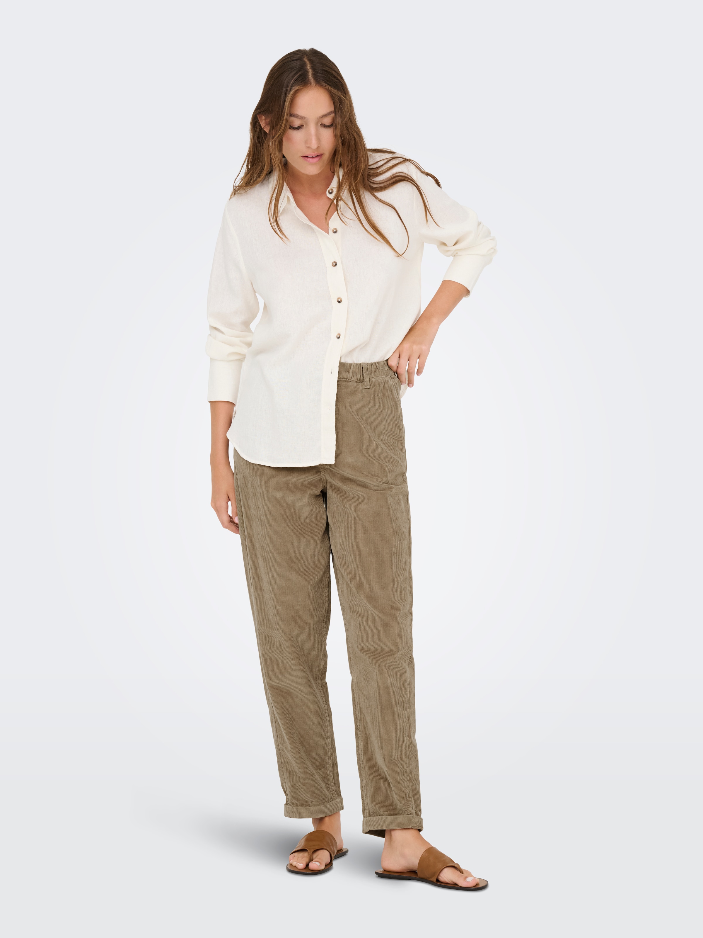ONLY »ONLFLORA MW ELA CORD CAROT PANT PNT NOOS«  Baumwollmischung, Cord, Karottenform