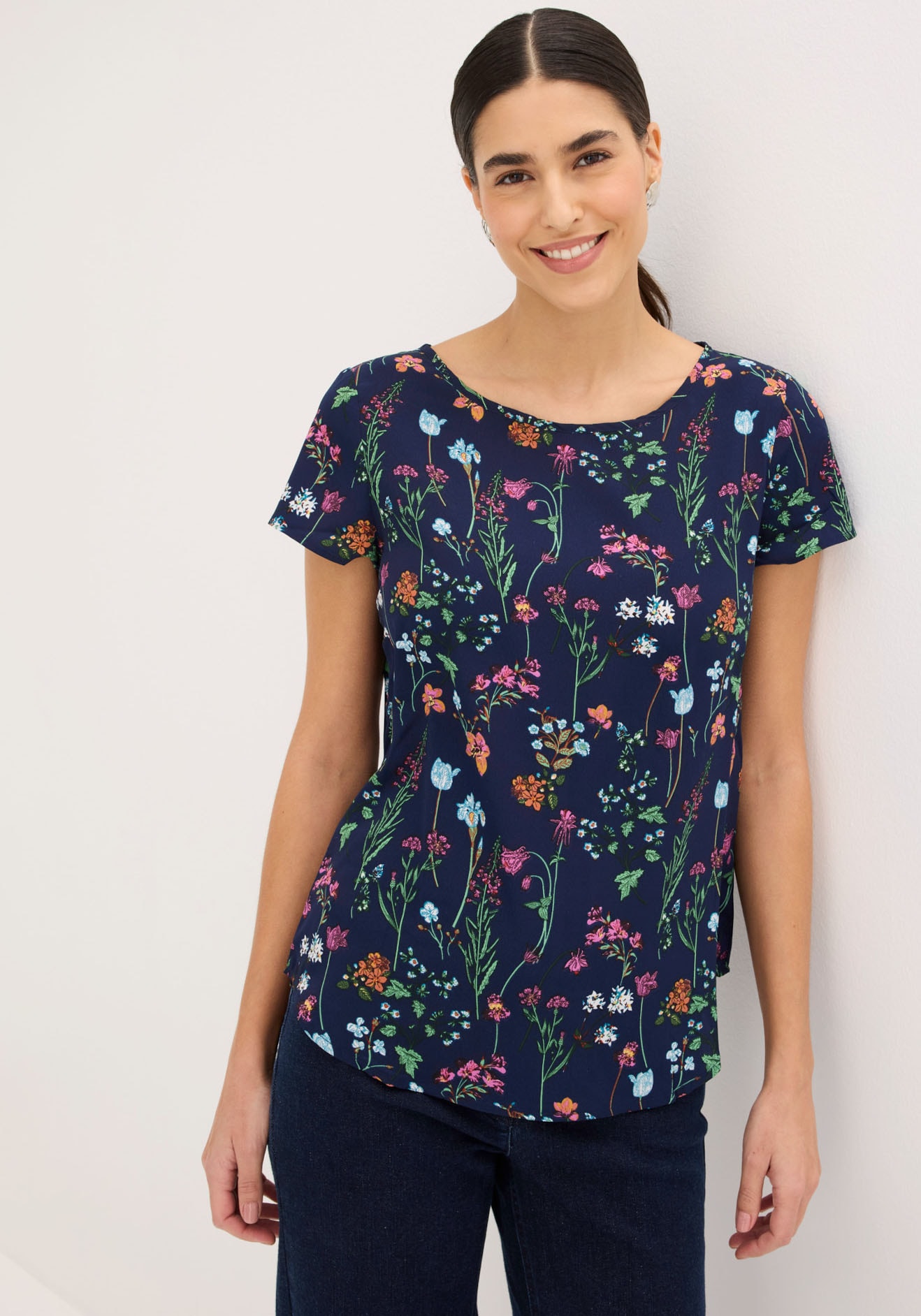 Image of bonprix Shirtbluse figurumspielende Passform, abgerundeter, hinten etwas längerer Saum