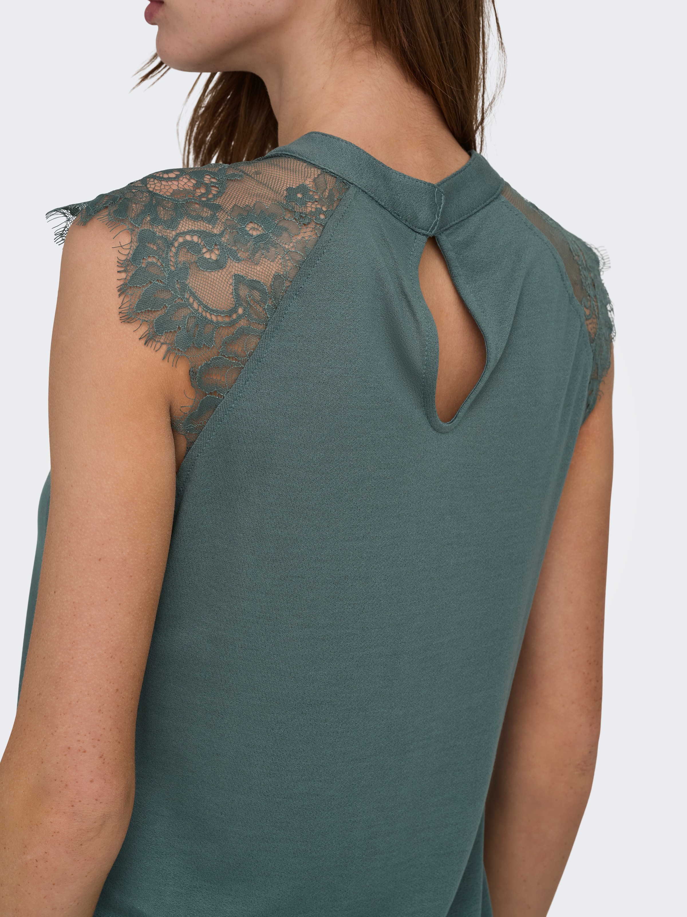 ONLY T-shirt à manches courtes »ONLNICOLA S/S TOP CS JRS« viscose, coupe regular fit, col rond