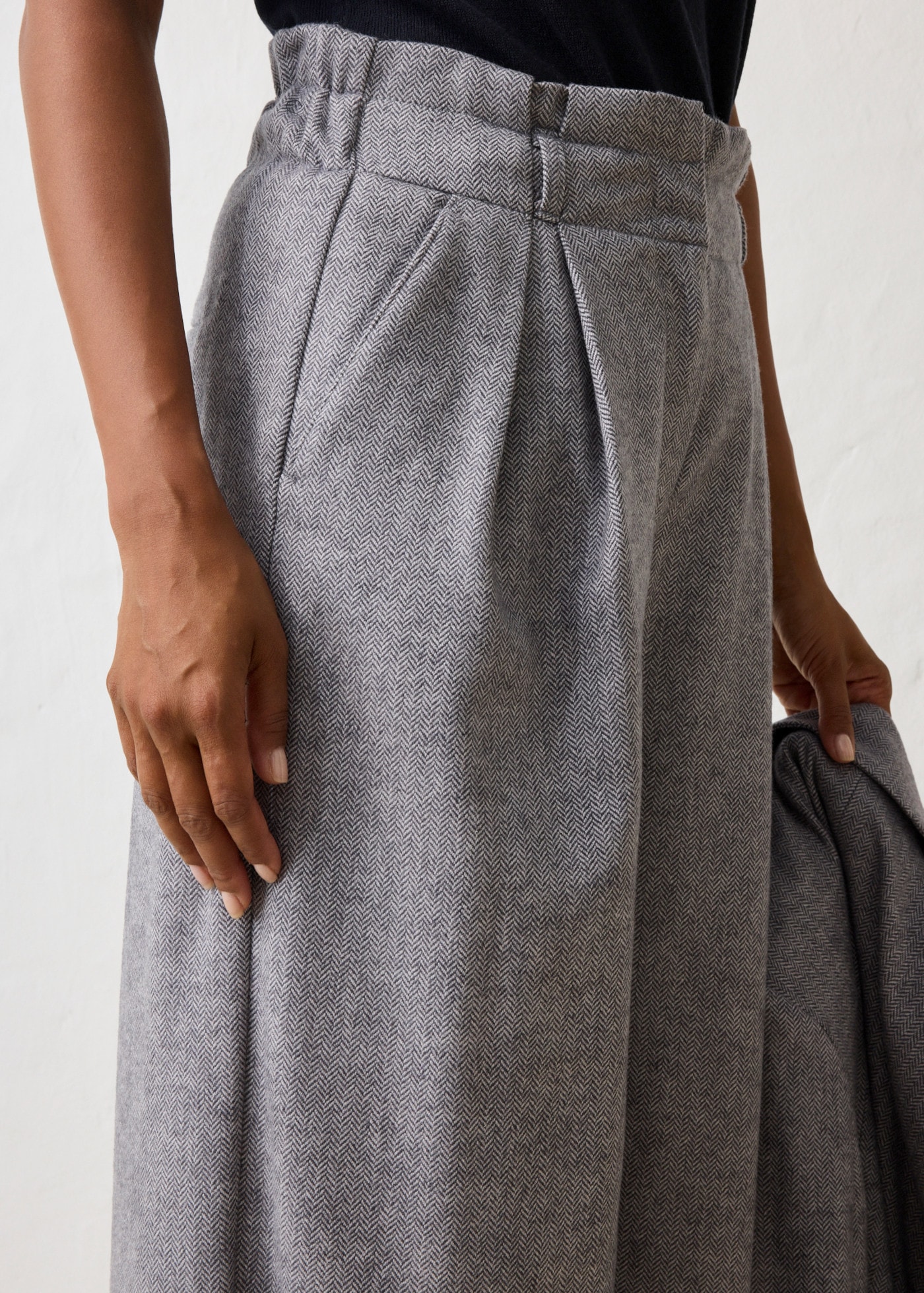 bonprix Pantalon à pinces  avec une teneur en laine, coupe douce et large, coupe ample, style élégant