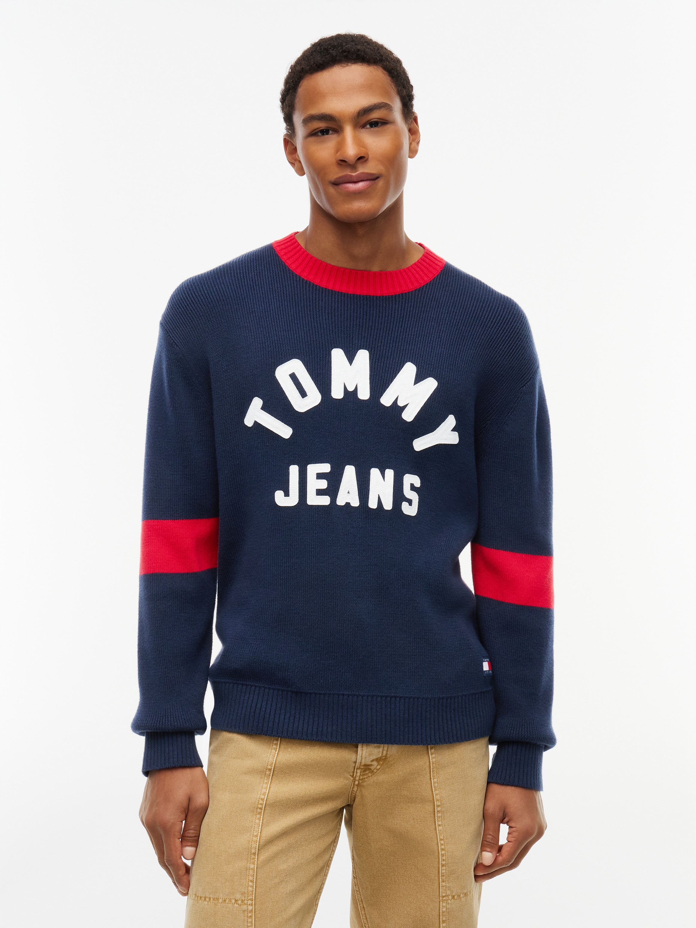 Image of Tommy Jeans Rundhalspullover "TJM REGULAR NEW CLASSICS SWEATER" mit Logo-Applikation