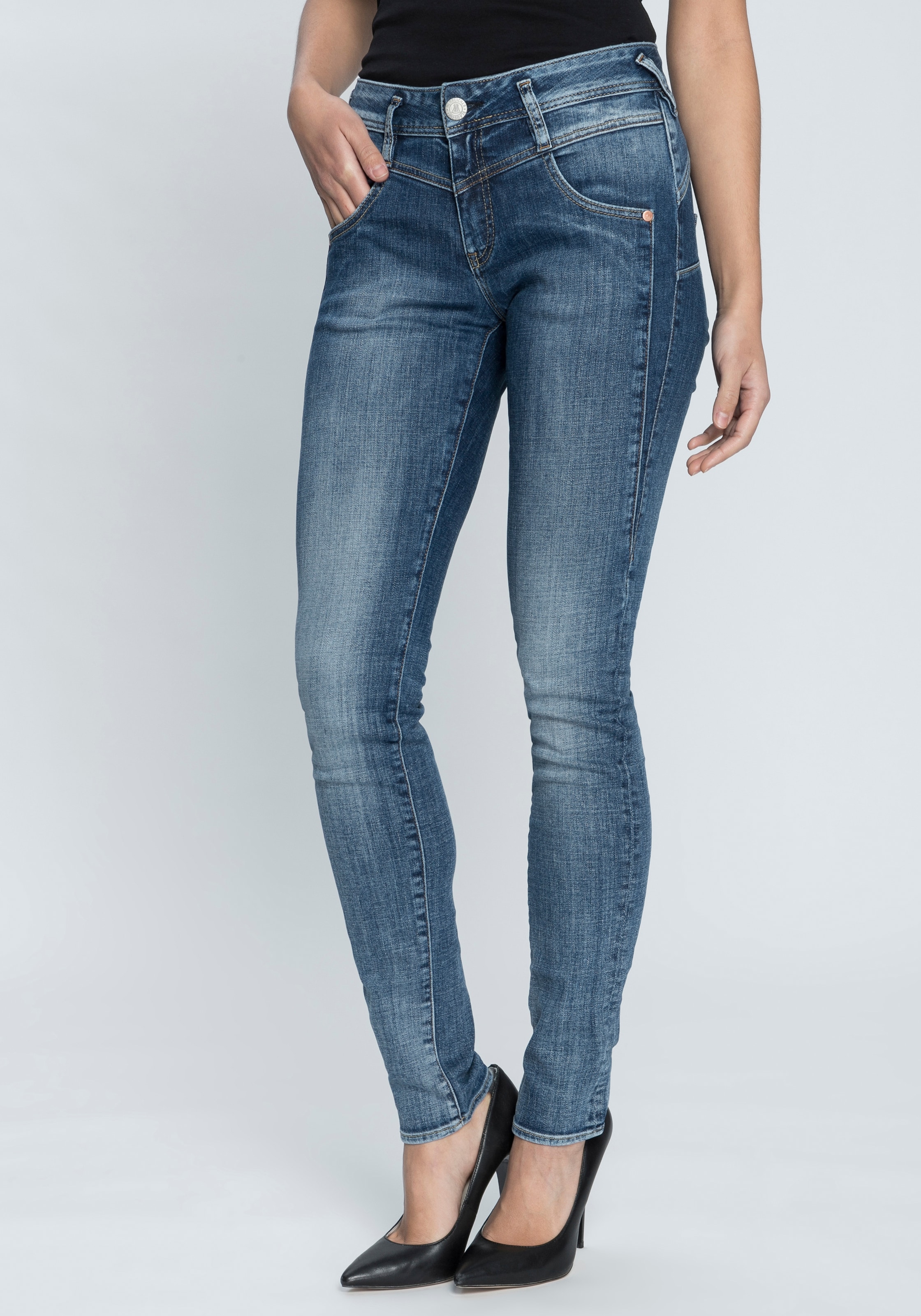 Herrlicher Slim-fit-Jeans »COSY SLIM«, Shaping-Wirkung durch eingearbeiteten Keileinsatz